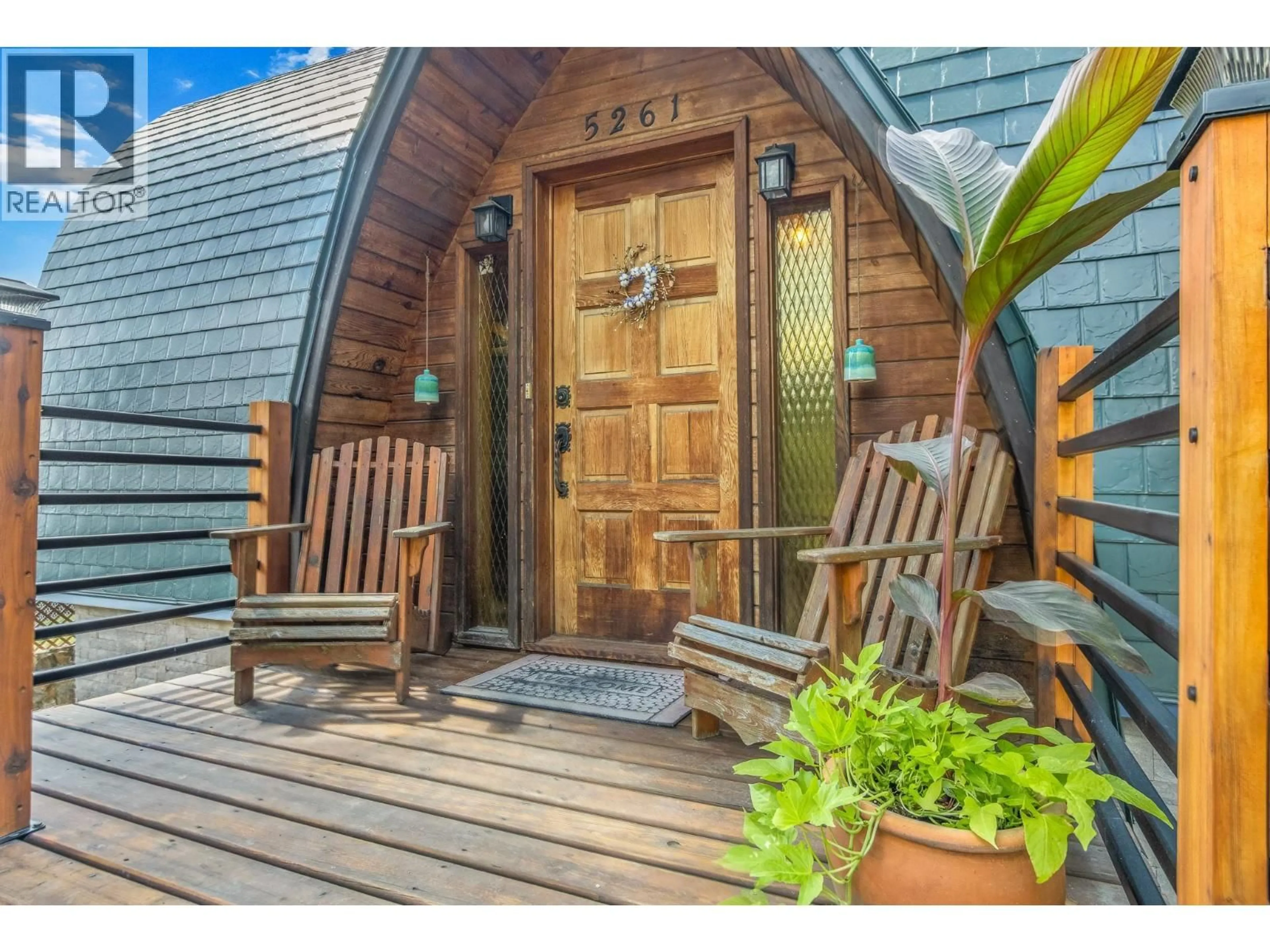 Indoor entryway for 5261 LAKESHORE ROAD NORTHEAST, Salmon Arm British Columbia V1E3P5