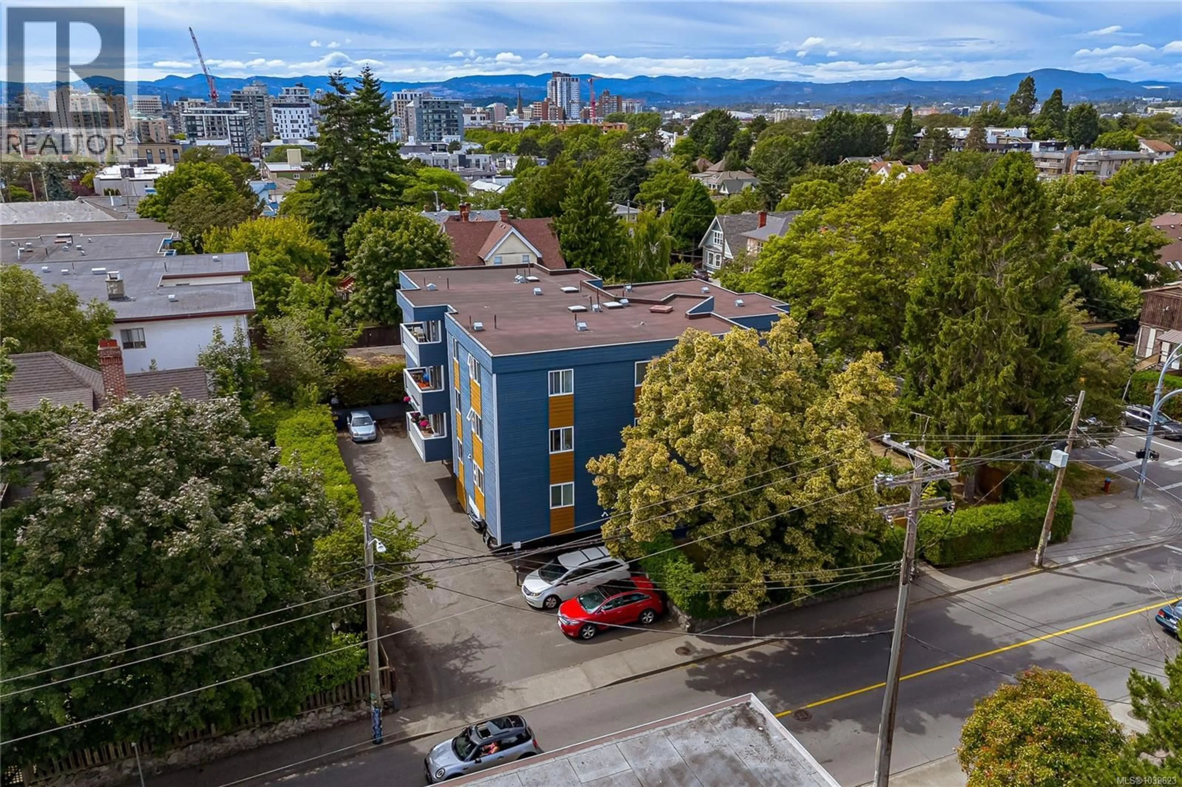A pic from outside/outdoor area/front of a property/back of a property/a pic from drone, city buildings view from balcony for 8 - 1331 JOHNSON STREET, Victoria British Columbia V8W3P2