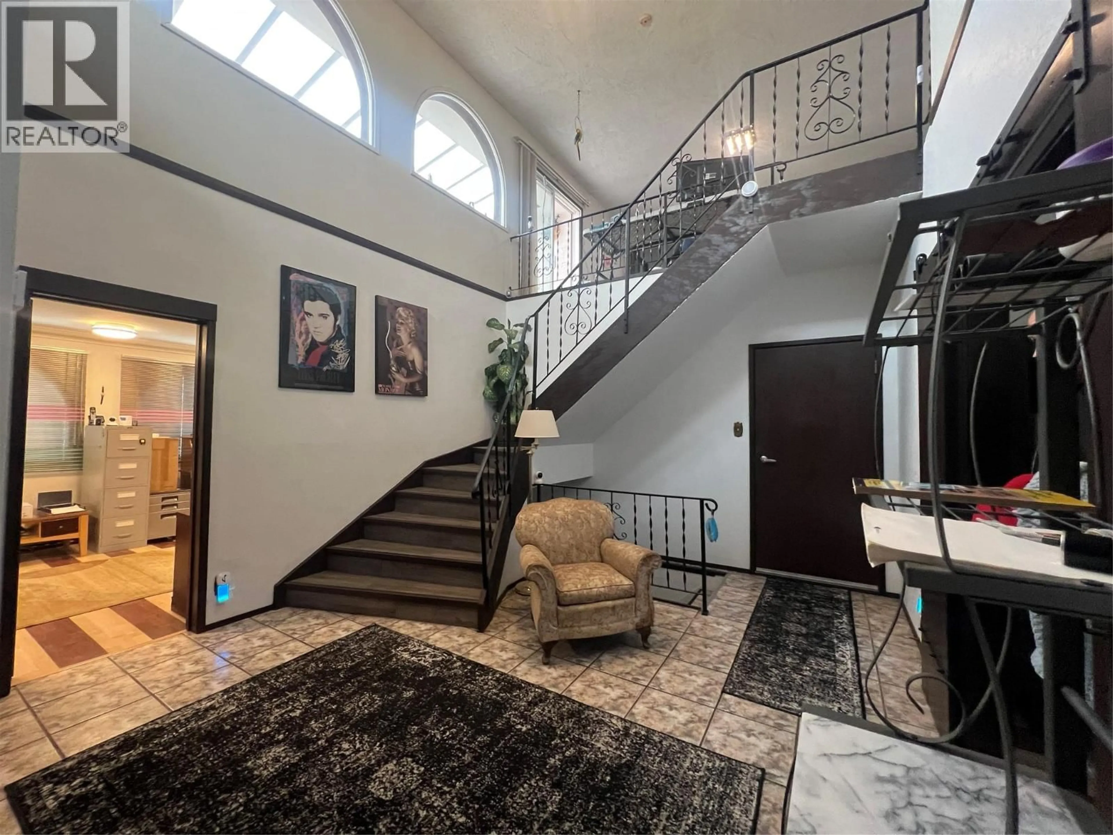 Indoor foyer for 808 96 AVENUE, Dawson Creek British Columbia V1G1K7