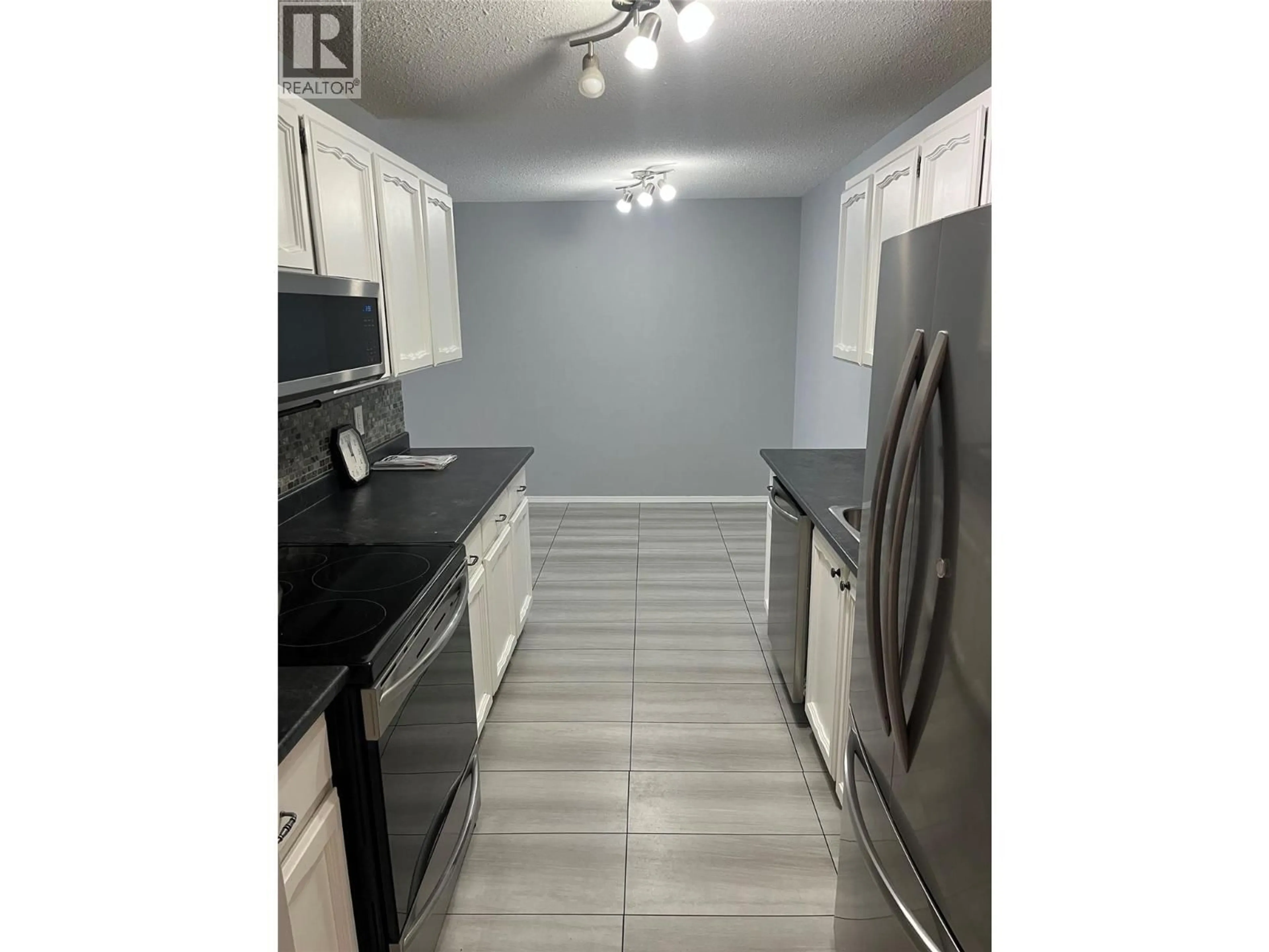 Standard kitchen, unknown for 202 - 555 ROWCLIFFE AVENUE, Kelowna British Columbia V1Y5X8