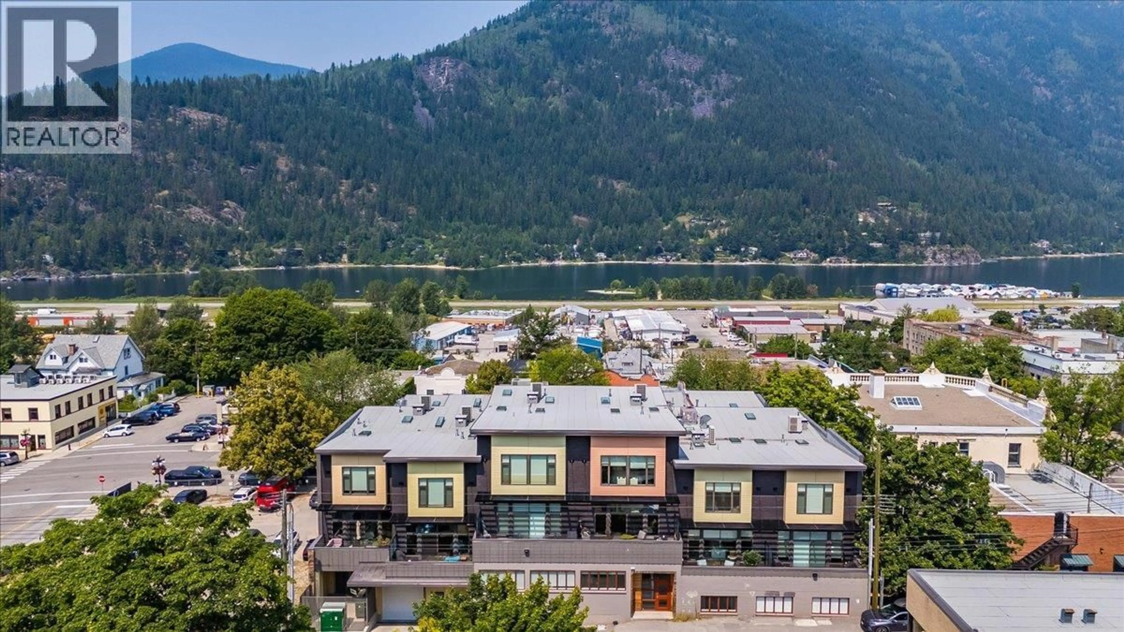 A pic from outside/outdoor area/front of a property/back of a property/a pic from drone, mountain view for 17 - 266 BAKER STREET, Nelson British Columbia V1L4H3