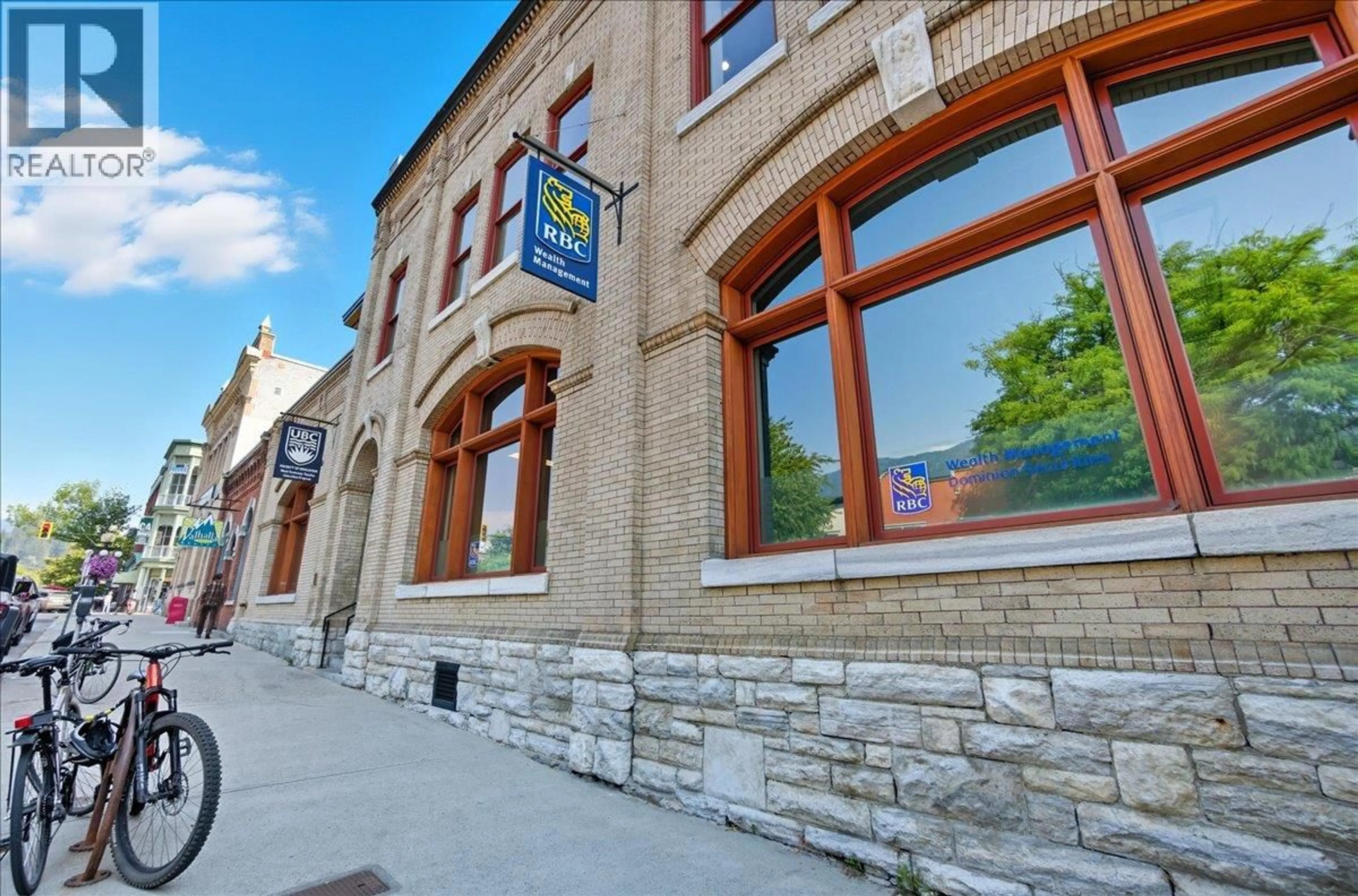 Patio, building for 17 - 266 BAKER STREET, Nelson British Columbia V1L4H3