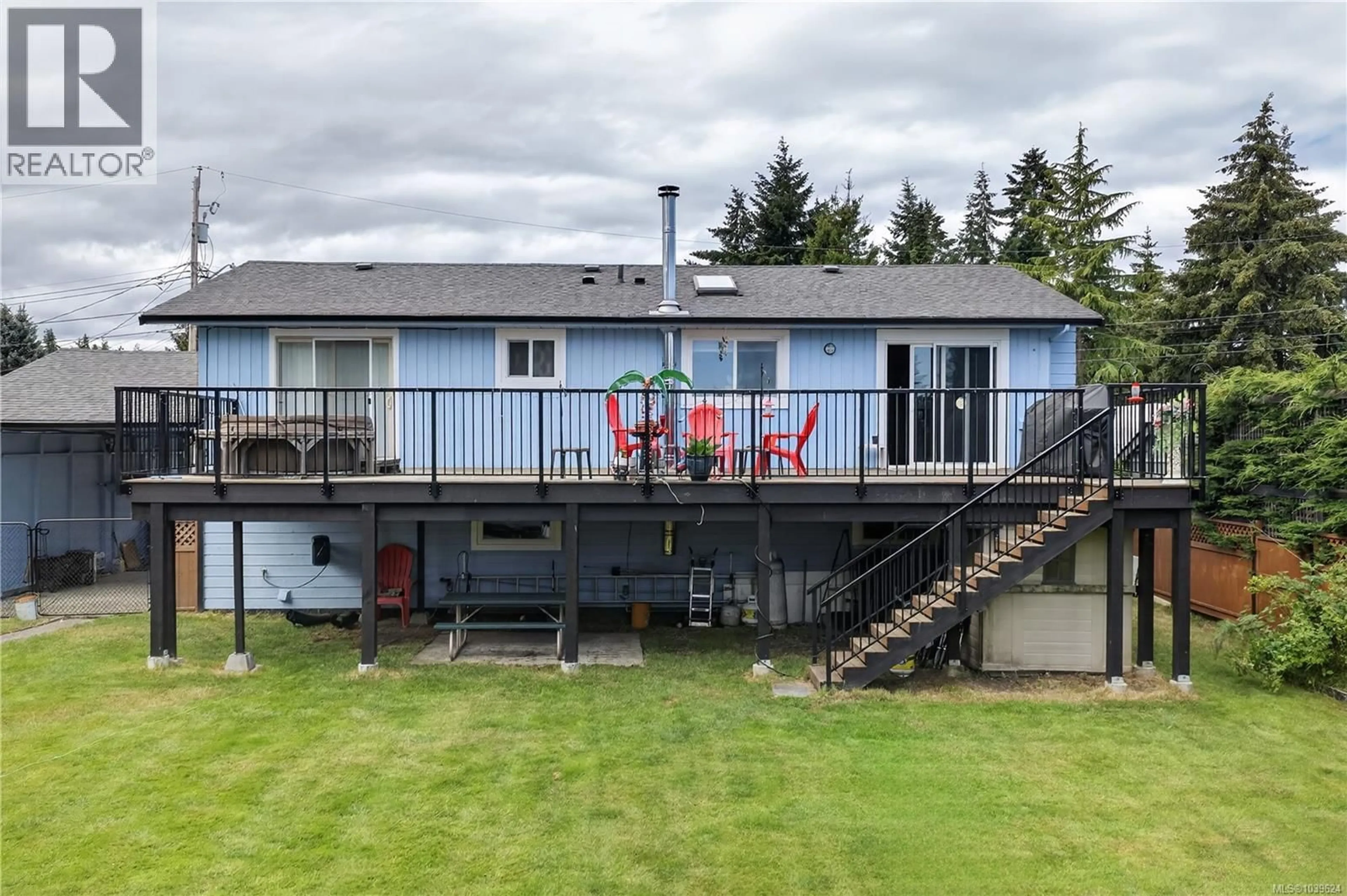 A pic from outside/outdoor area/front of a property/back of a property/a pic from drone, unknown for 1215 GILLEY CRESCENT, Parksville British Columbia V9P1W4