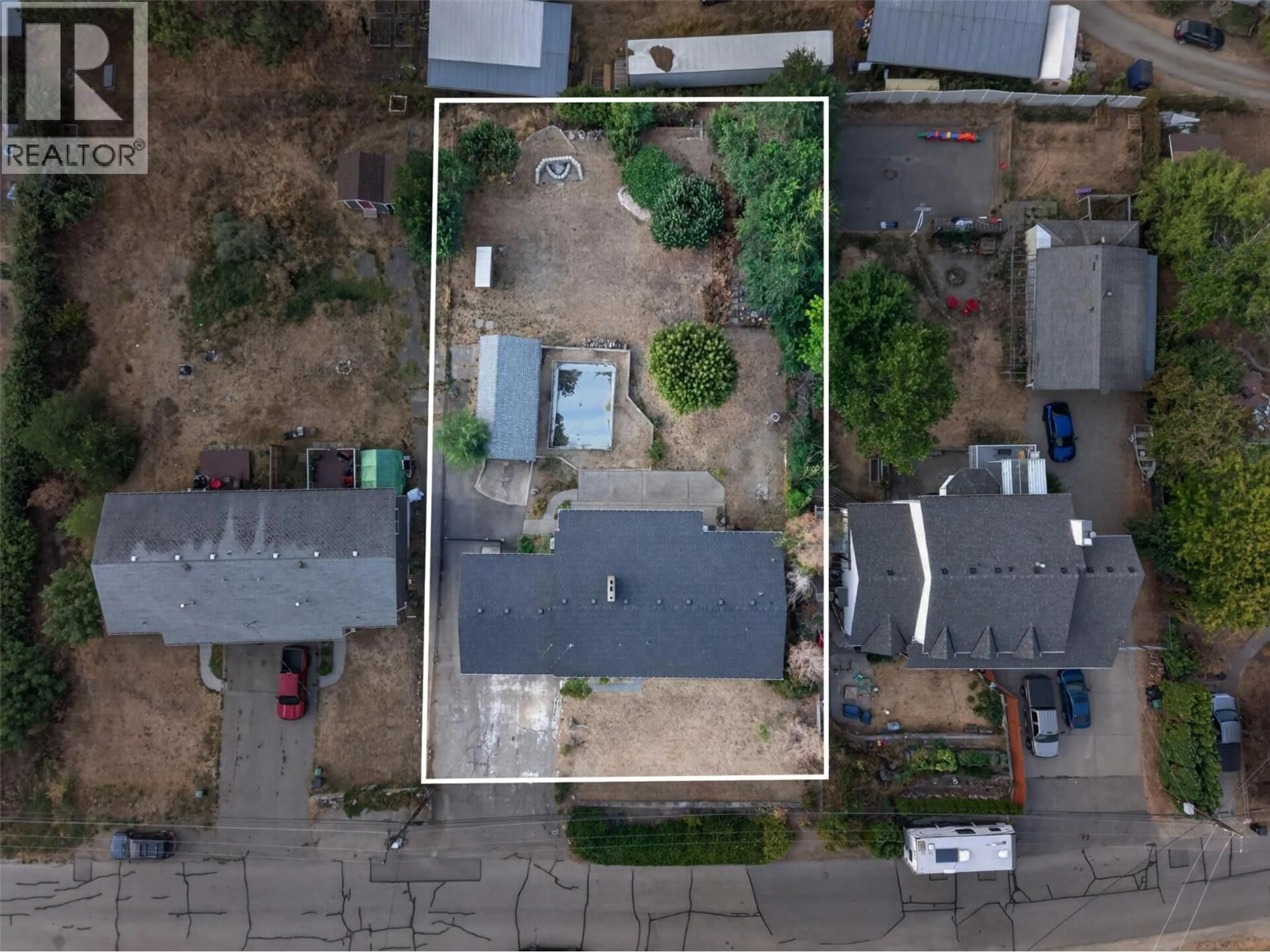 A pic from outside/outdoor area/front of a property/back of a property/a pic from drone, street for 6531 LONGACRE DRIVE, Vernon British Columbia V1H1H9