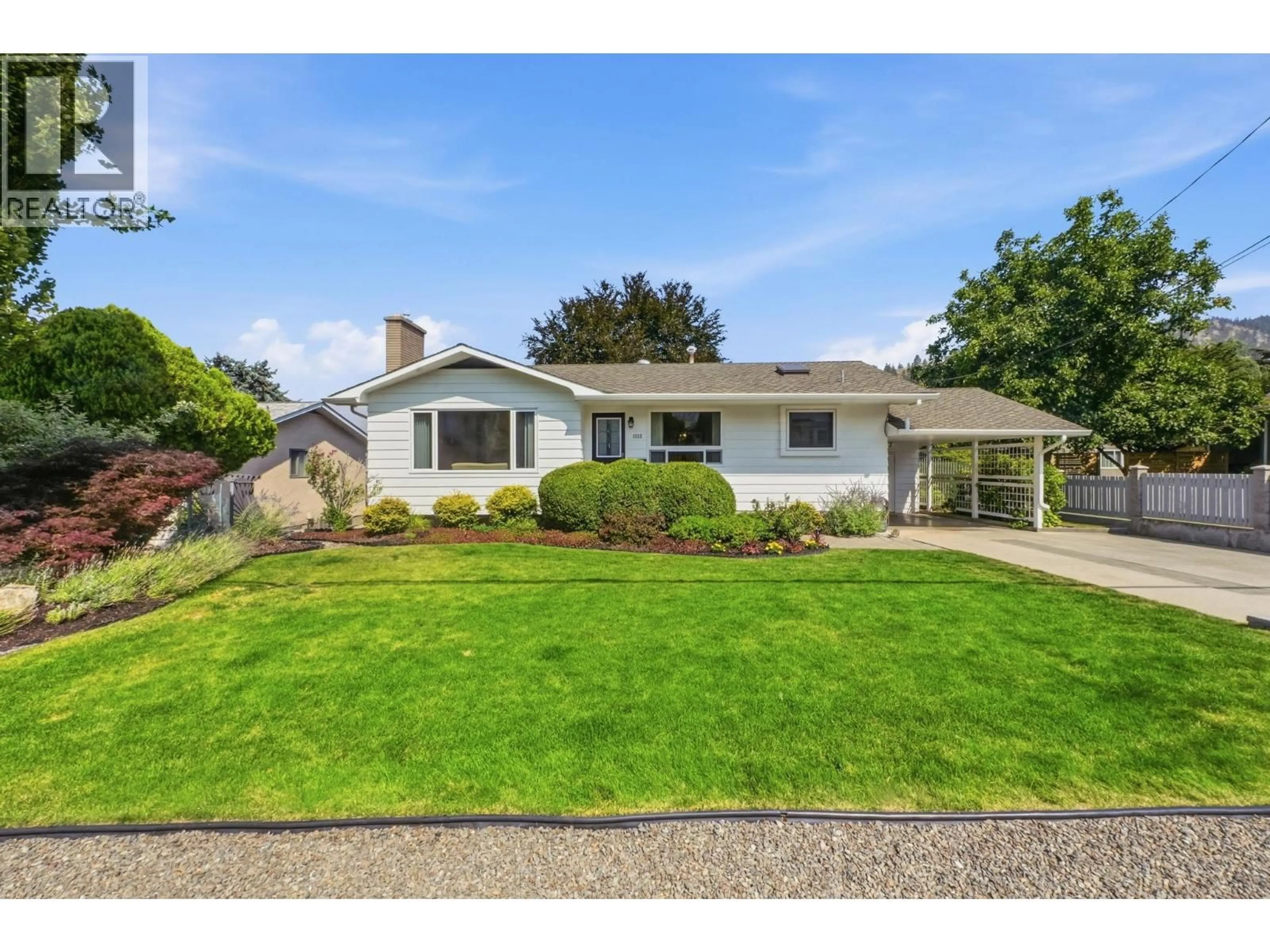A pic from outside/outdoor area/front of a property/back of a property/a pic from drone, street for 1555 DUNCAN AVENUE EAST, Penticton British Columbia V2A2X7