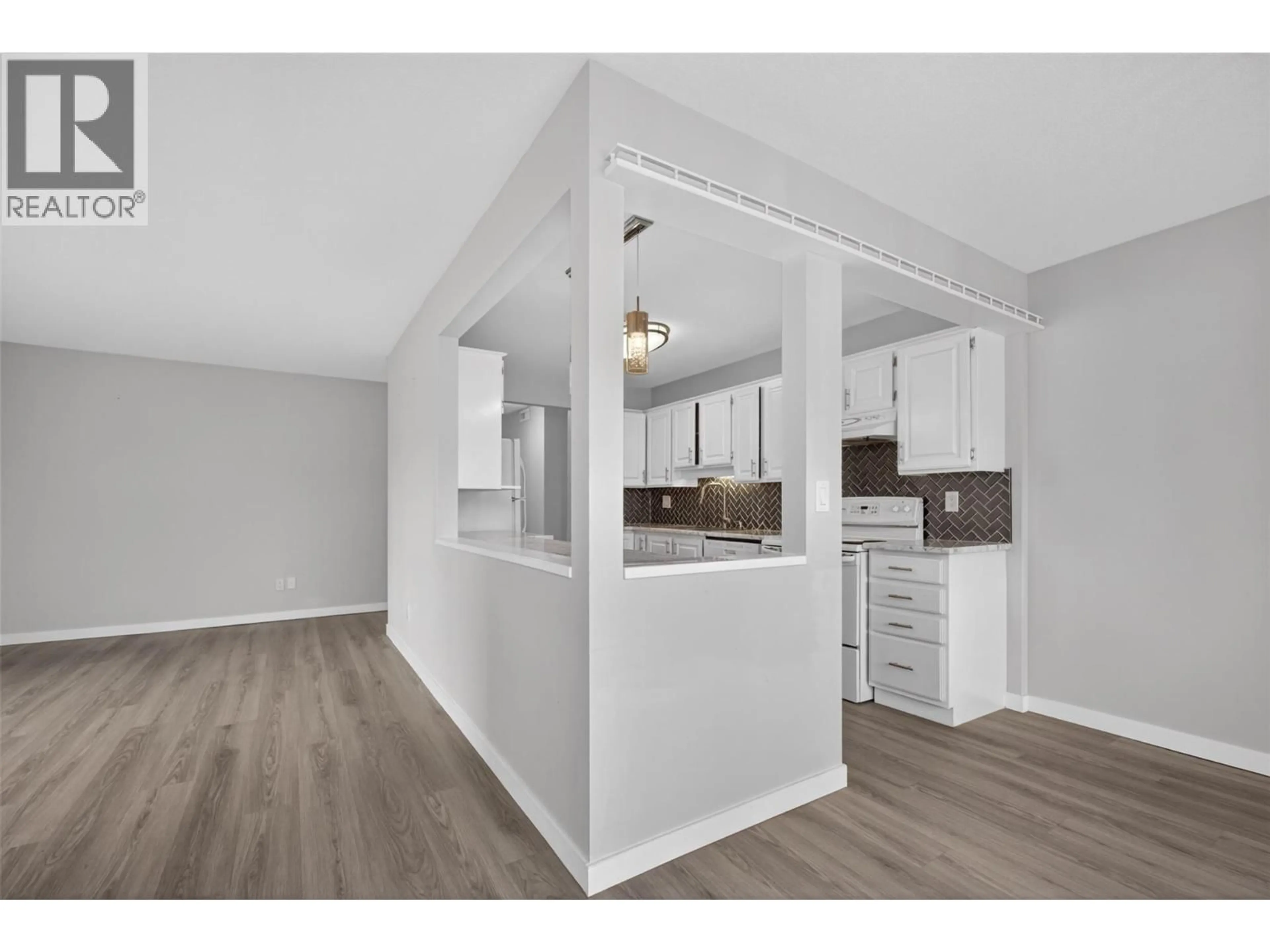 Open concept kitchen, wood/laminate floor for 101 - 1610 GORDON DRIVE, Kelowna British Columbia V1Y3G9