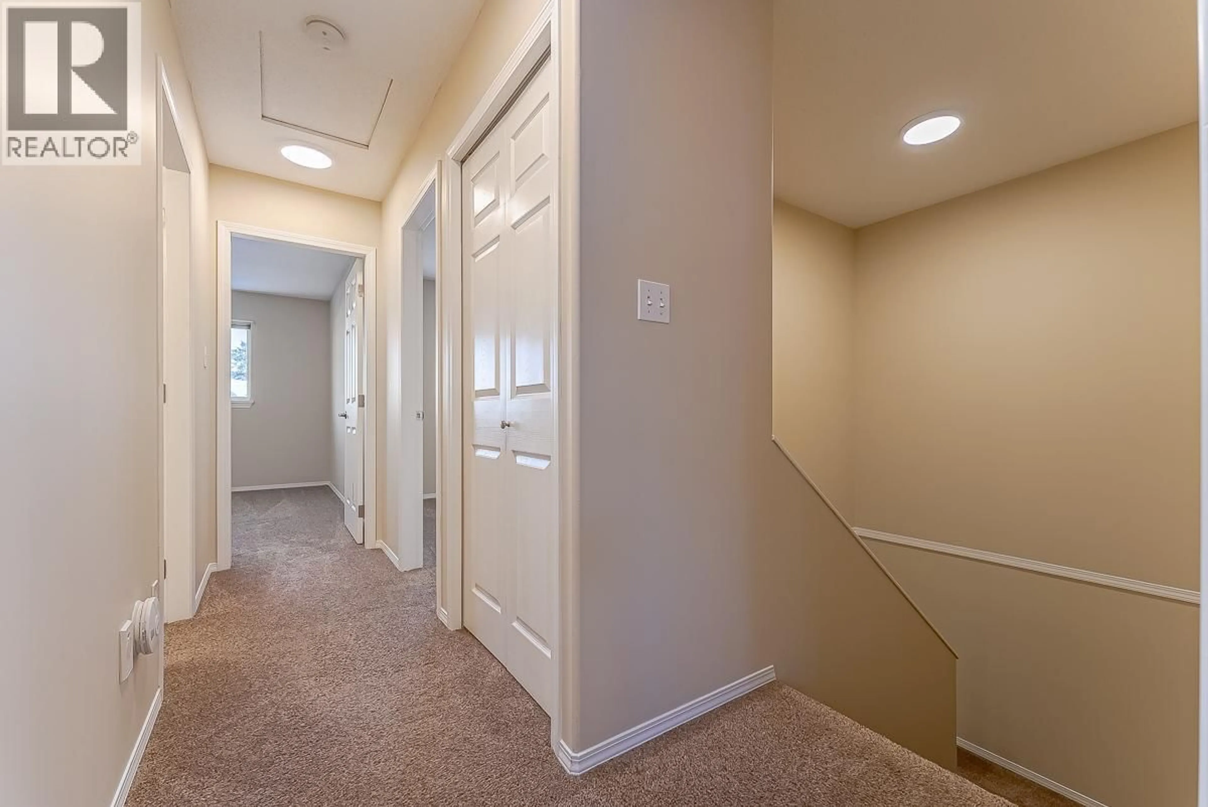 Indoor entryway for 20 - 1920 HUGH ALLAN DRIVE, Kamloops British Columbia V1S1Y5