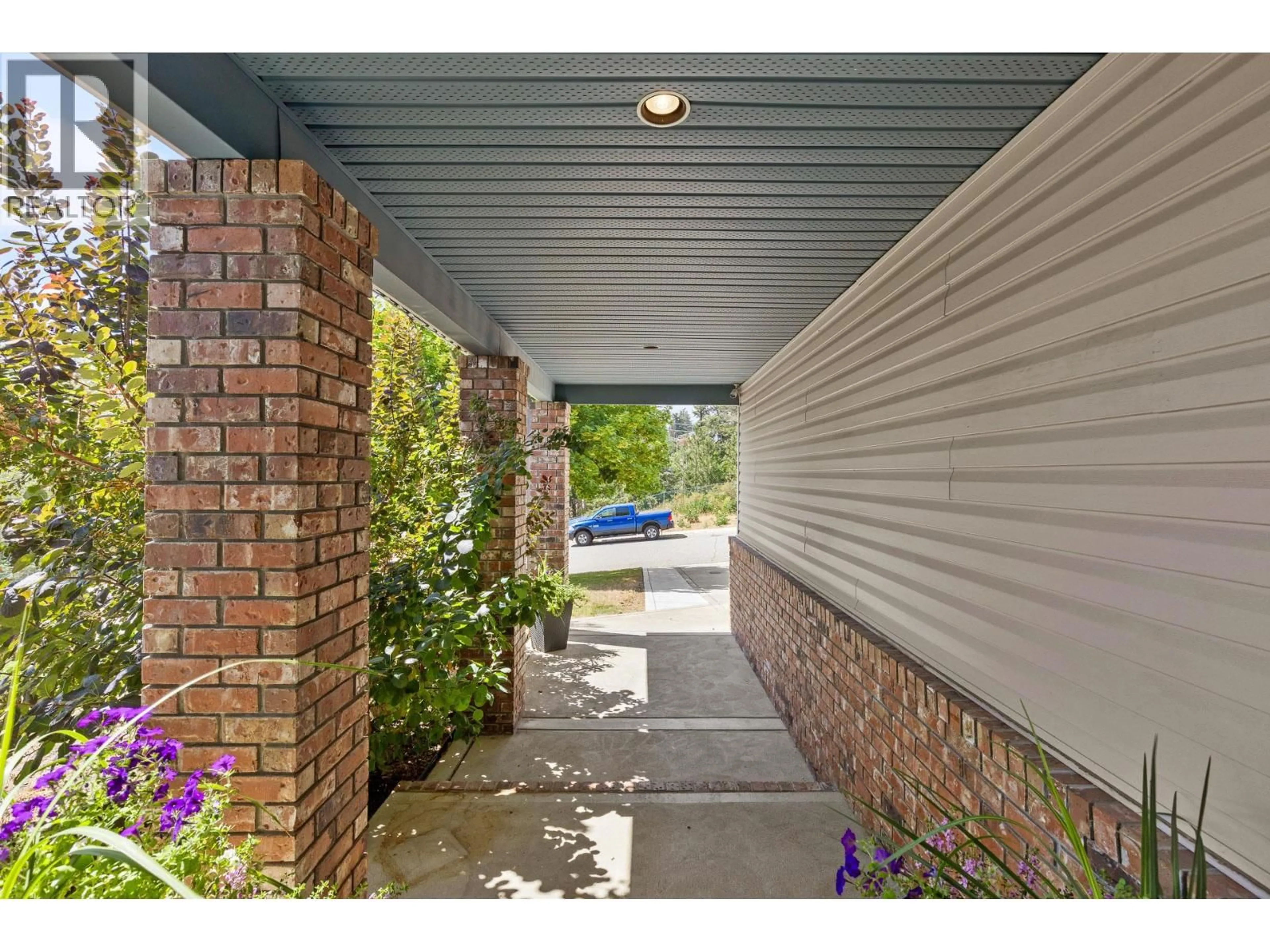 Indoor entryway for 3271 DEER RIDGE COURT, West Kelowna British Columbia V4T2R3