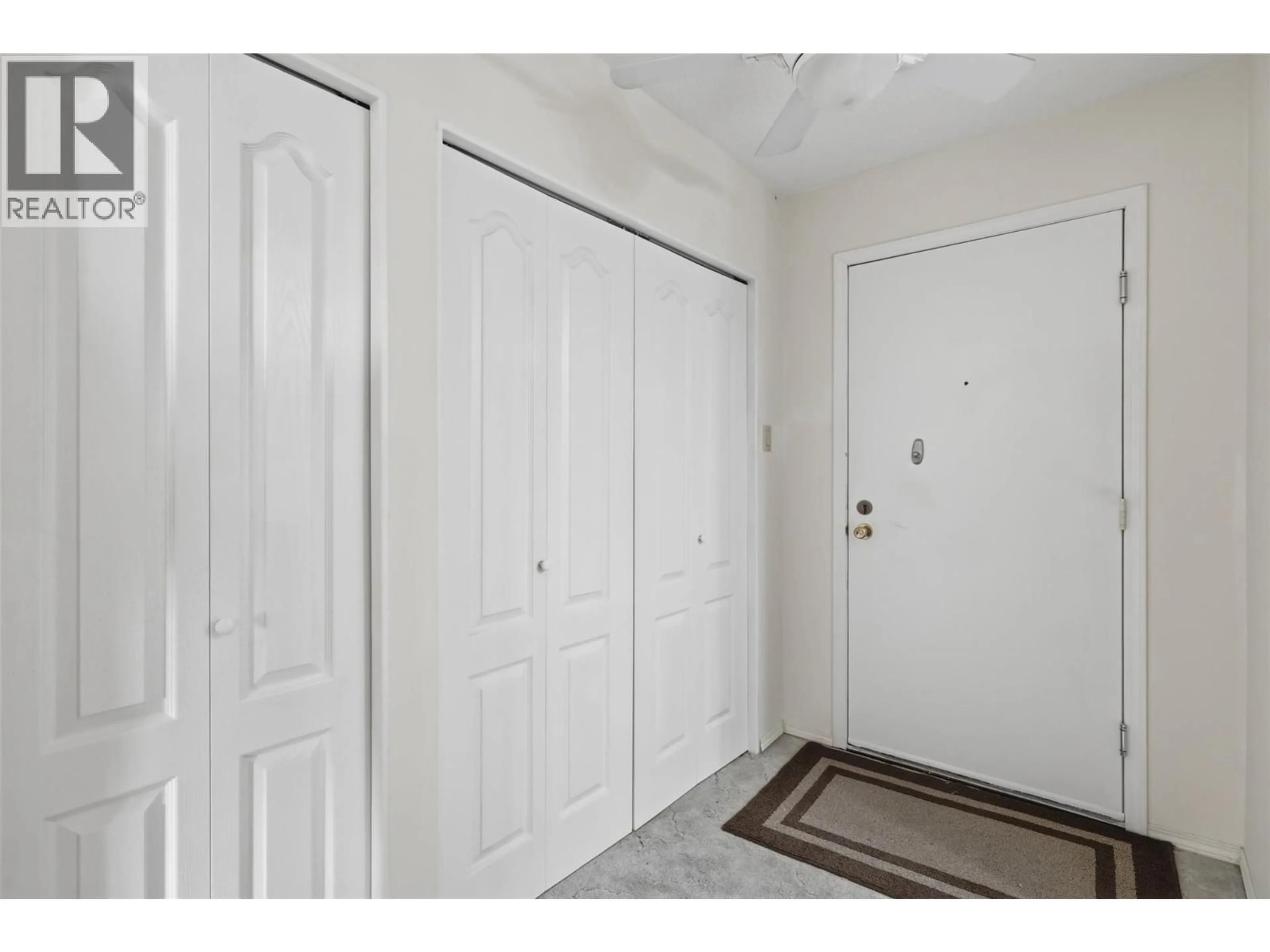 Indoor entryway for 348 - 1560 SUMMIT DRIVE, Kamloops British Columbia V2E1R5