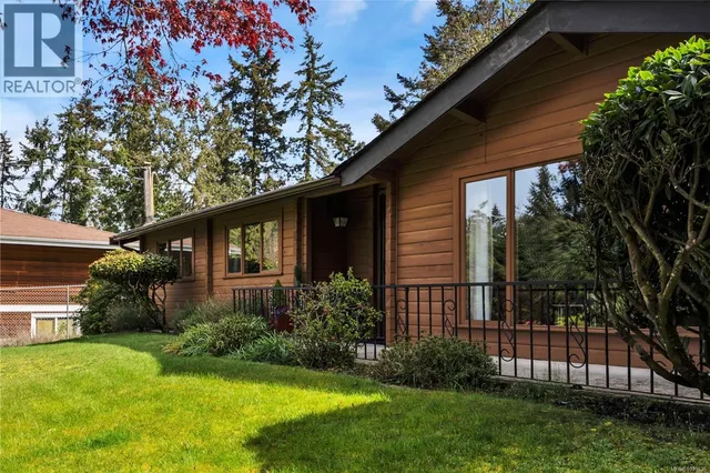 1600 SEACREST ROAD, Nanoose Bay 2
