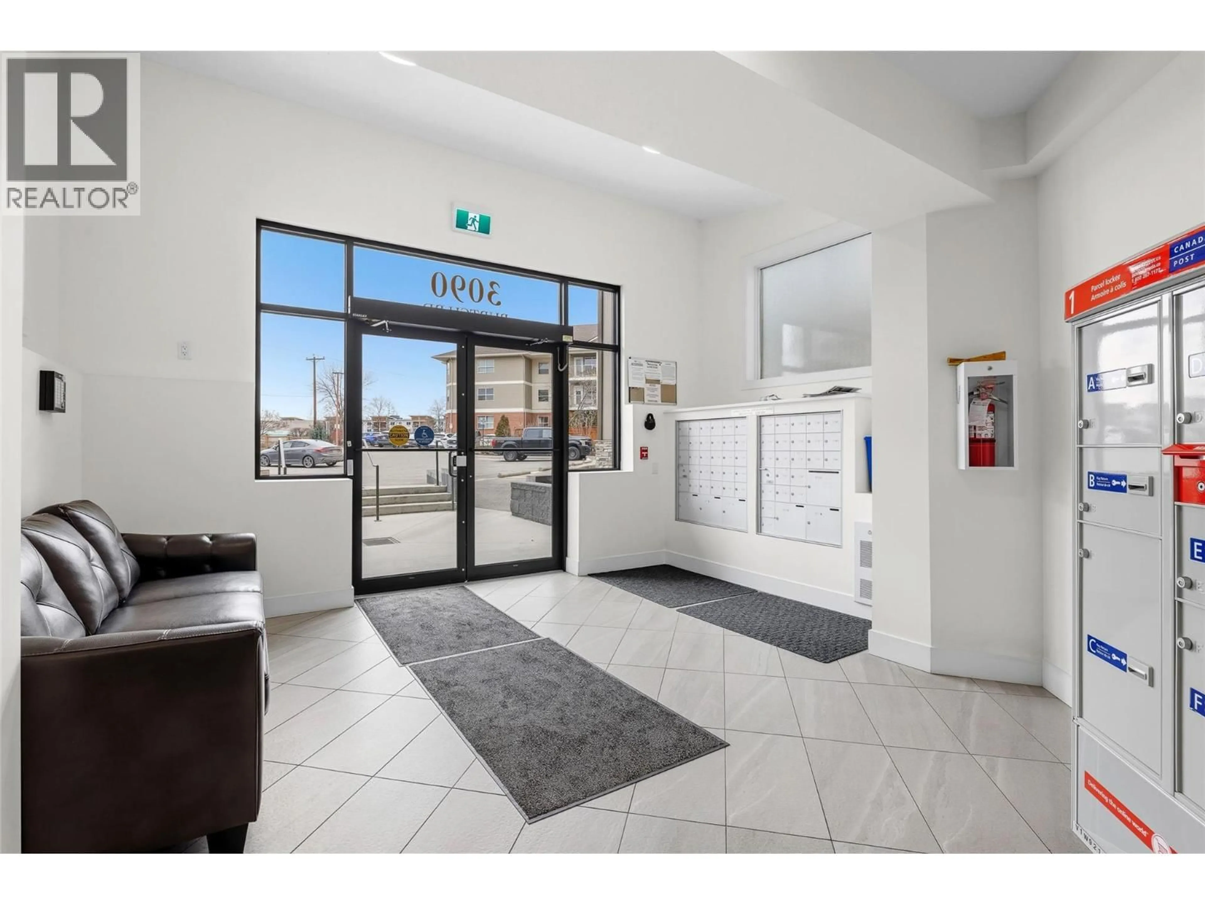Indoor foyer for 306 - 3090 BURTCH ROAD, Kelowna British Columbia V1W5G9