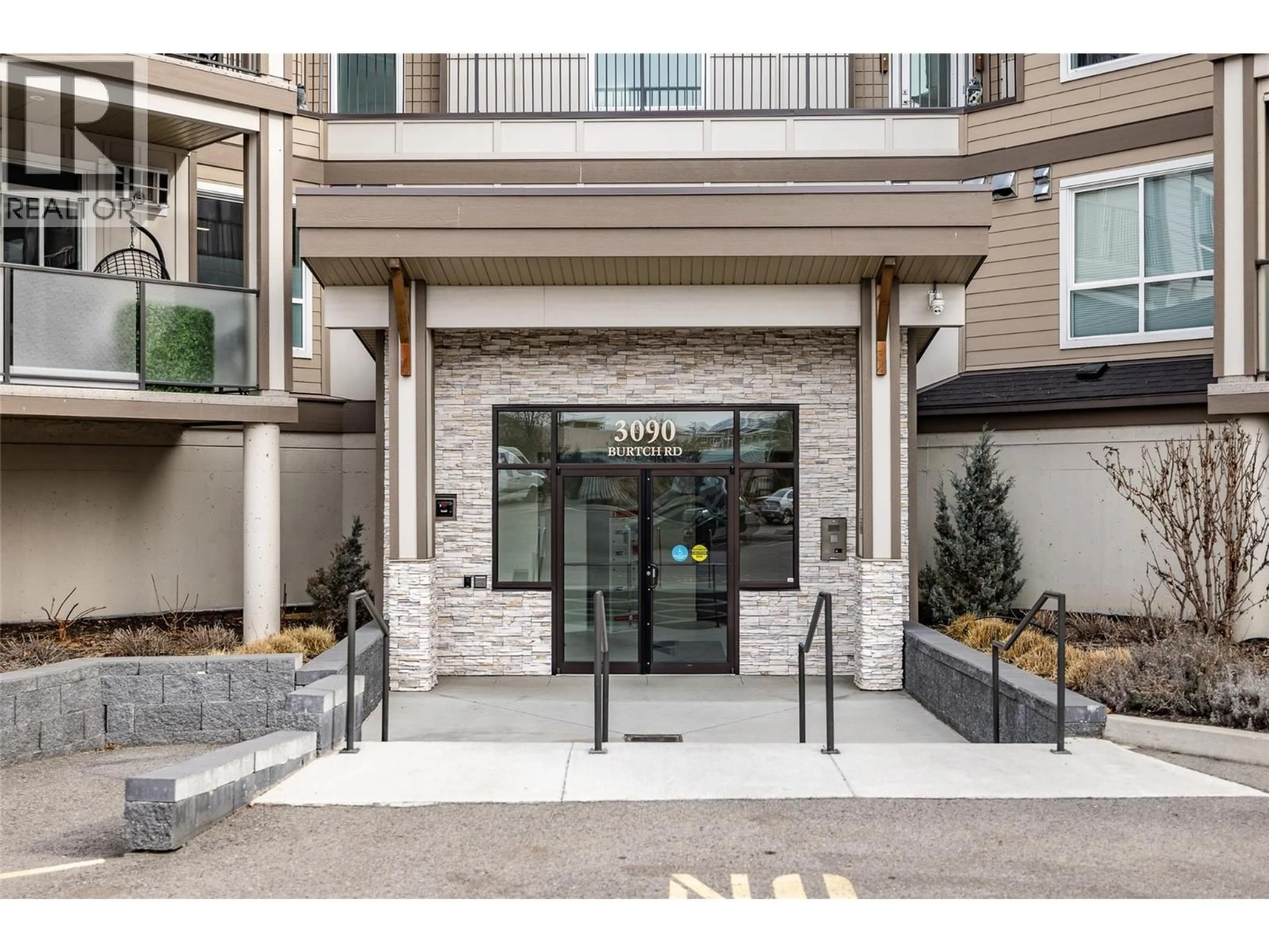 Indoor entryway for 306 - 3090 BURTCH ROAD, Kelowna British Columbia V1W5G9