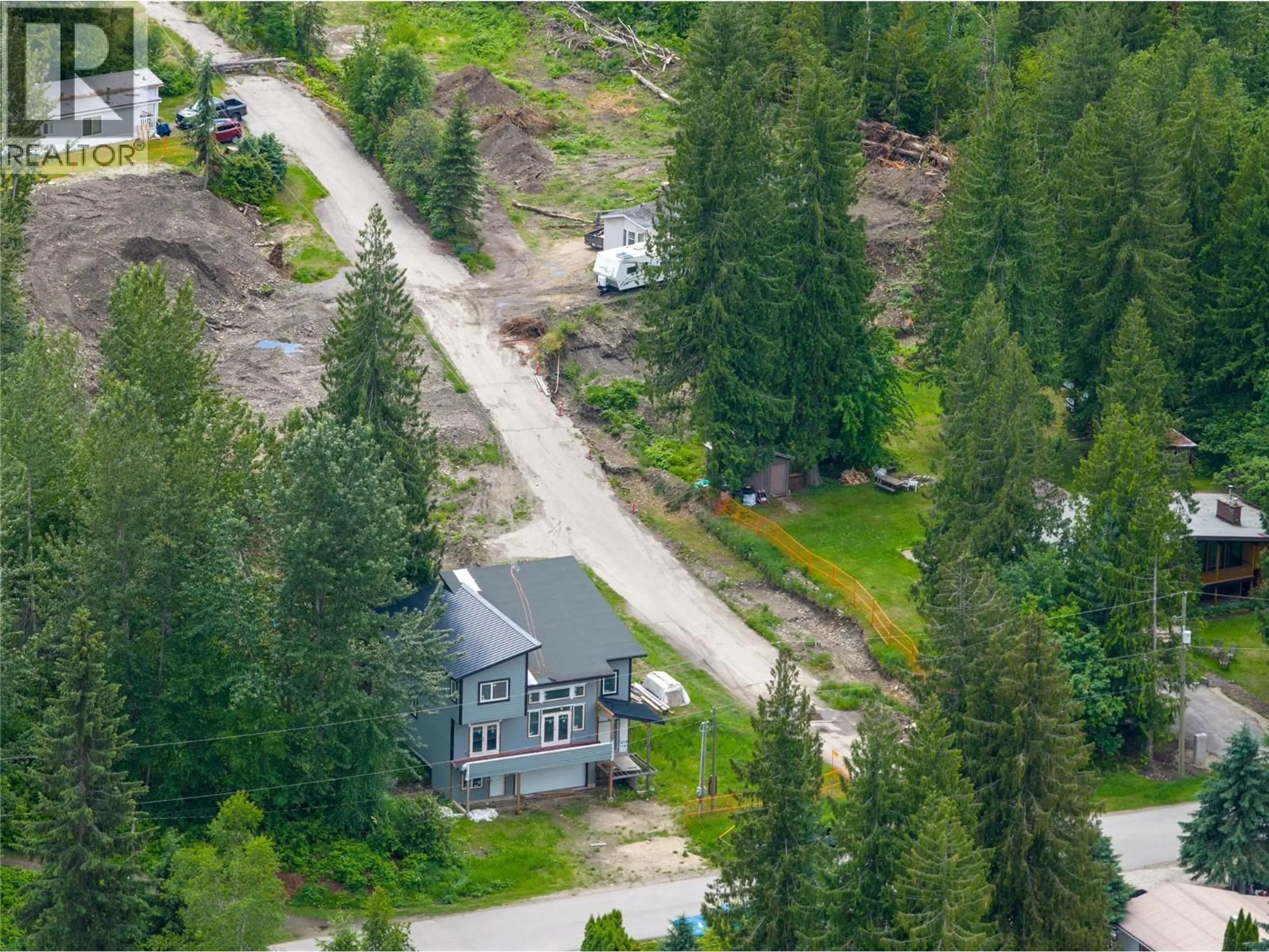 A pic from outside/outdoor area/front of a property/back of a property/a pic from drone, street for 1695 ARROW DRIVE, Revelstoke British Columbia V0E2S1