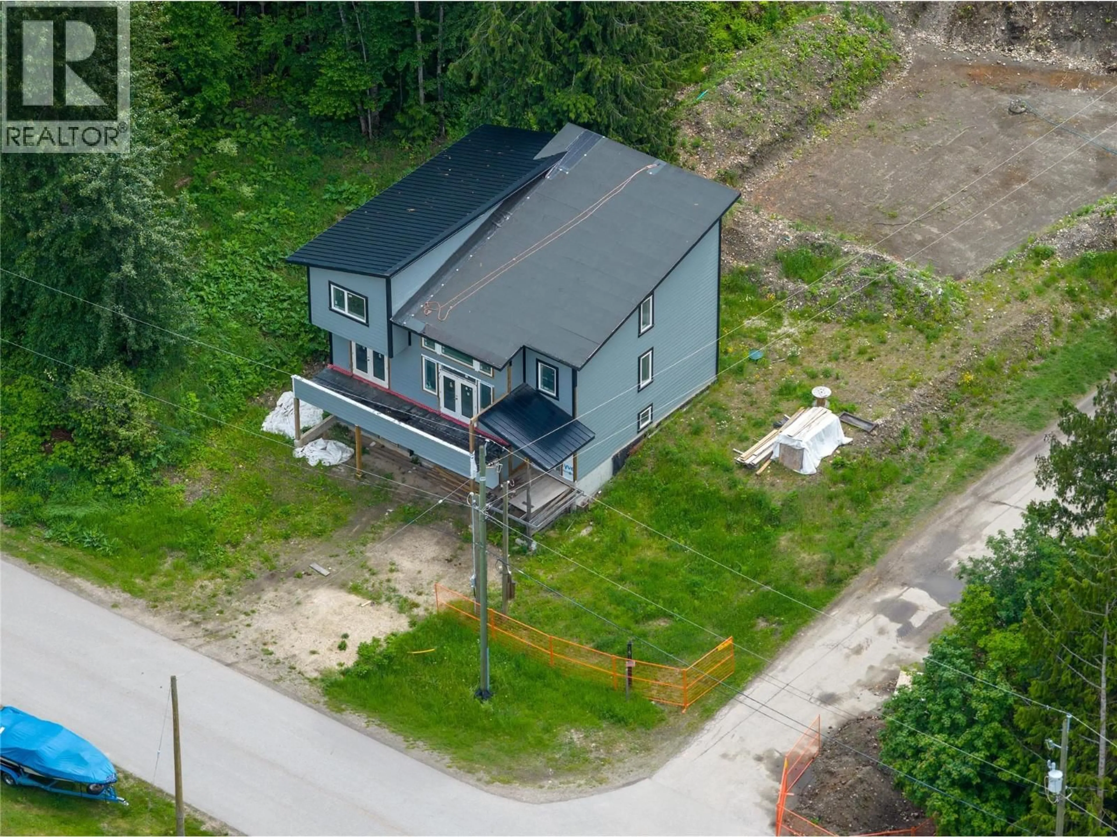 A pic from outside/outdoor area/front of a property/back of a property/a pic from drone, building for 1695 ARROW DRIVE, Revelstoke British Columbia V0E2S1