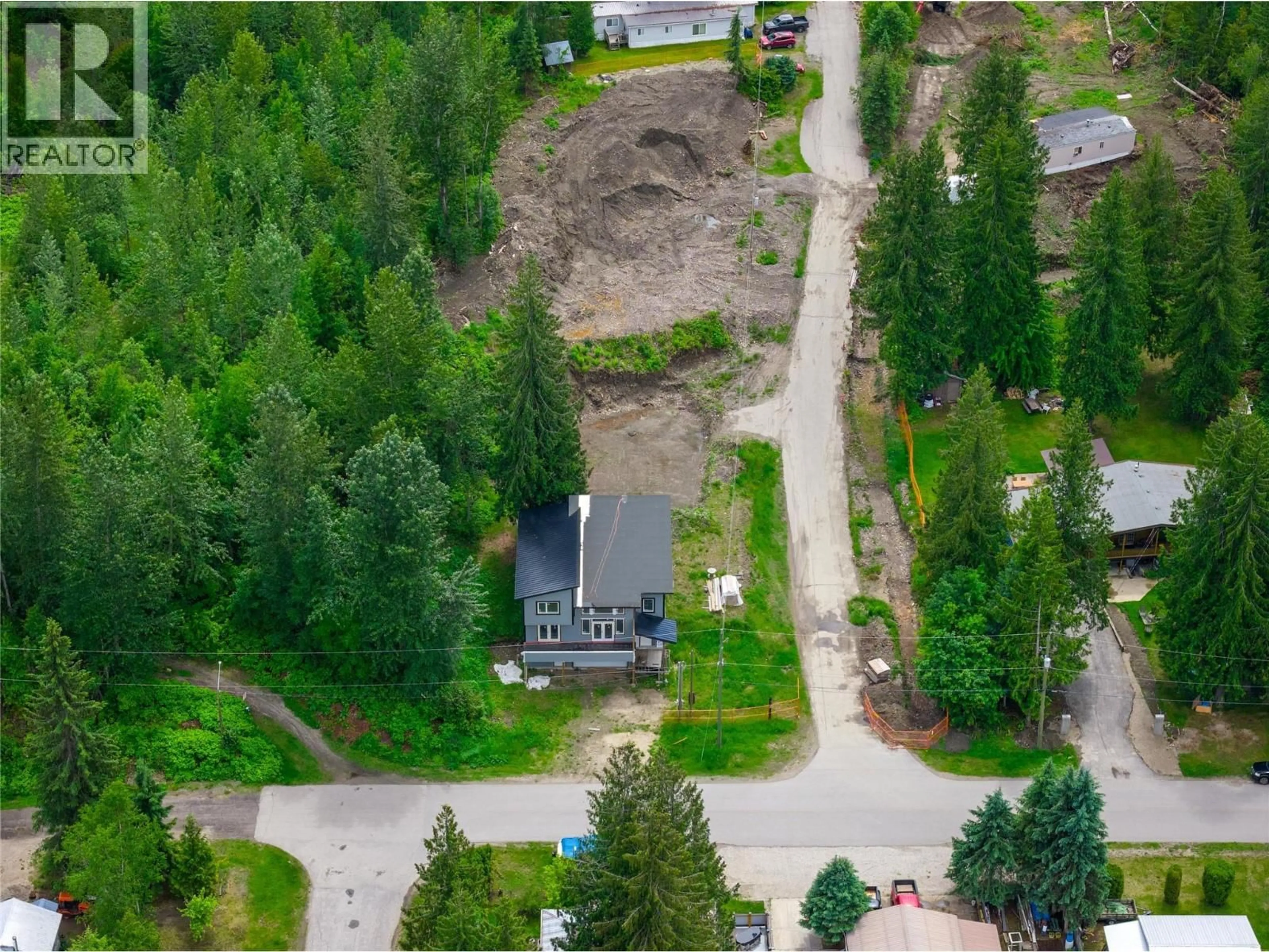 A pic from outside/outdoor area/front of a property/back of a property/a pic from drone, unknown for 1695 ARROW DRIVE, Revelstoke British Columbia V0E2S1