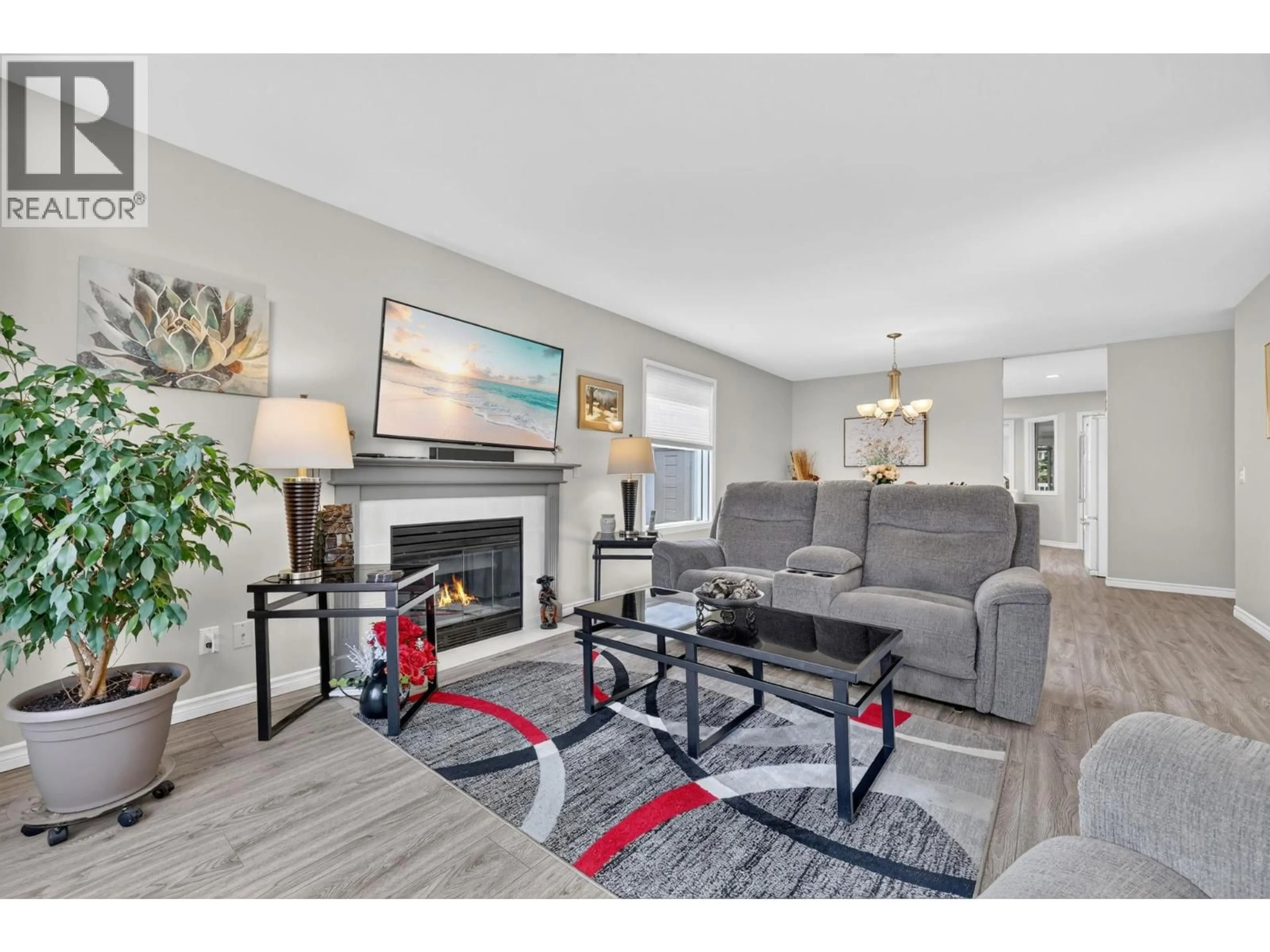 Living room with furniture, unknown for 467 - 1260 RAYMER ROAD, Kelowna British Columbia v1w3s4