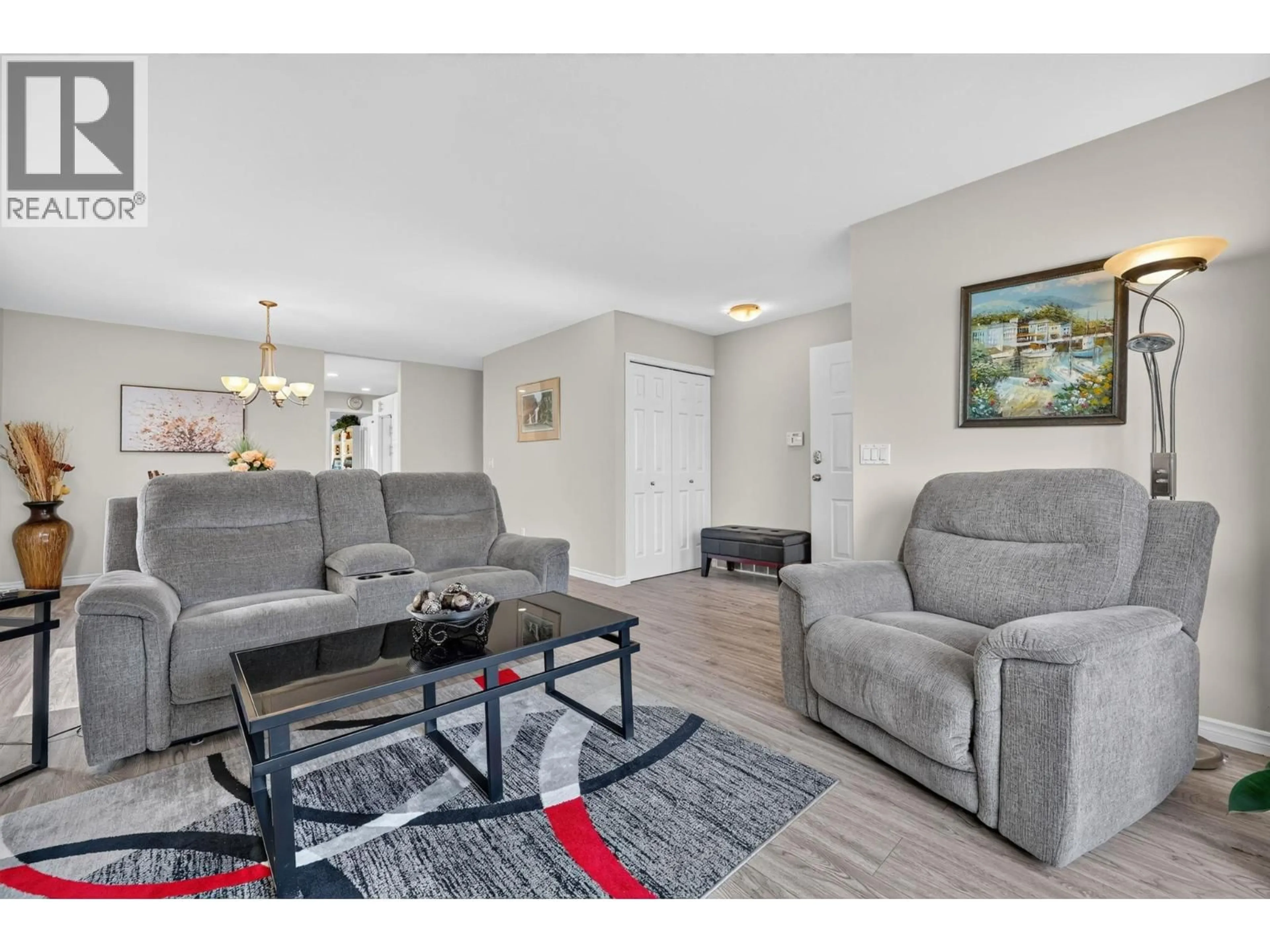 Living room with furniture, unknown for 467 - 1260 RAYMER ROAD, Kelowna British Columbia v1w3s4