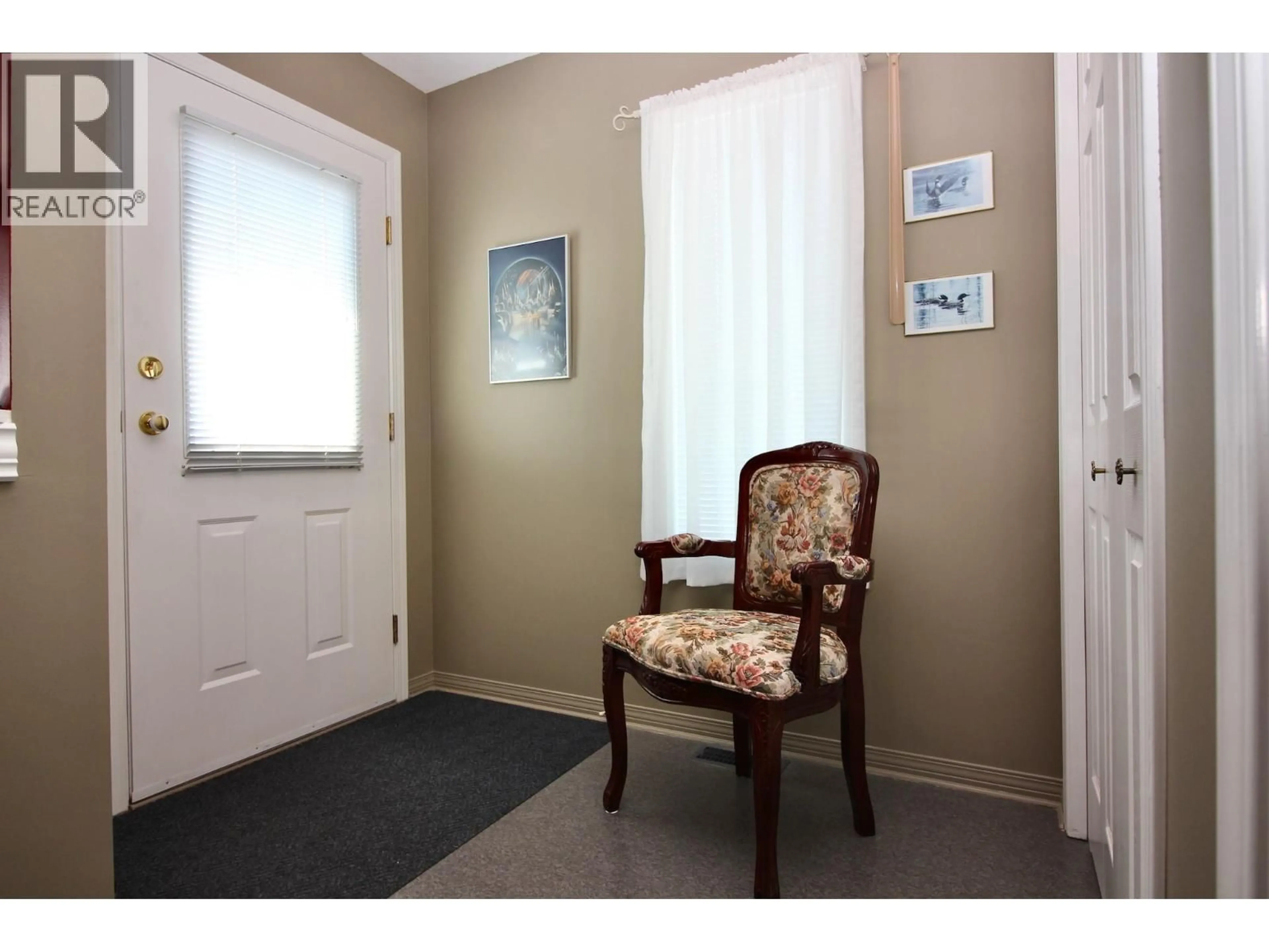 Indoor entryway for 66 - 6400 SPENCER ROAD, Kelowna British Columbia V1X7T6