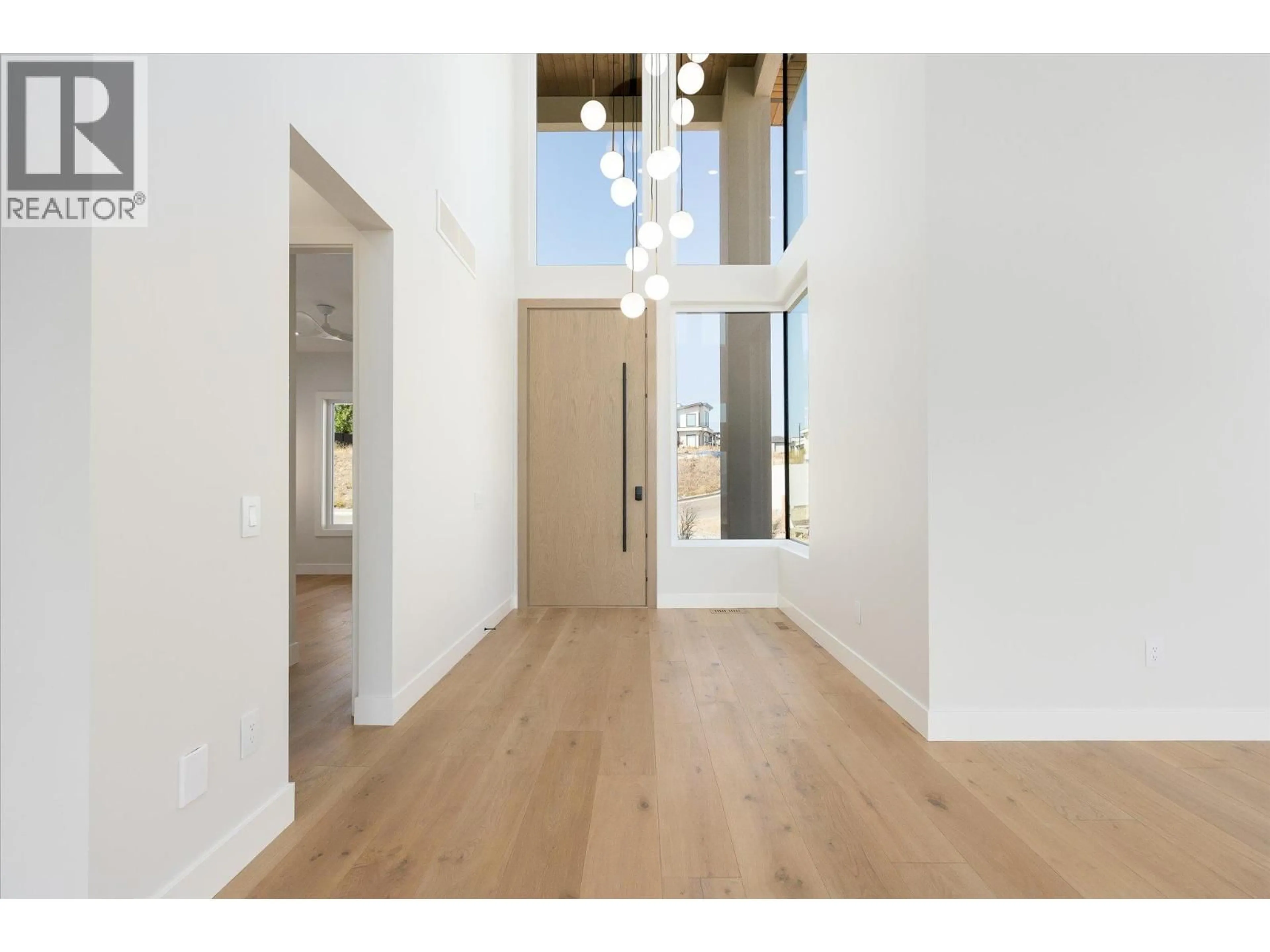 Indoor entryway for 1082 CARNOUSTIE DRIVE, Kelowna British Columbia V1P0A3