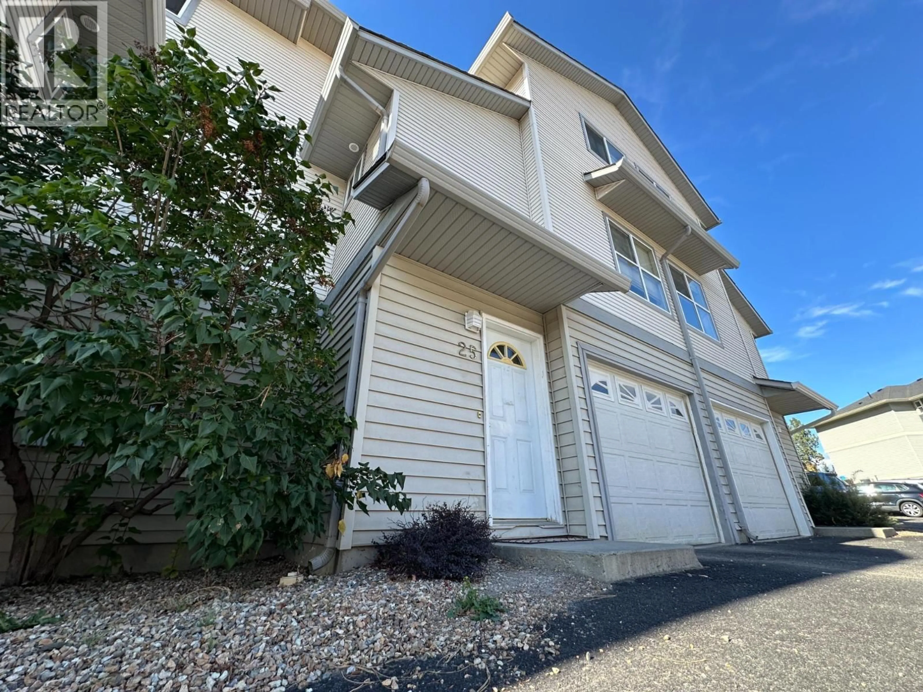 Home with vinyl exterior material, street for 25 - 1920 HUGH ALLAN DRIVE, Kamloops British Columbia V1S1Y5