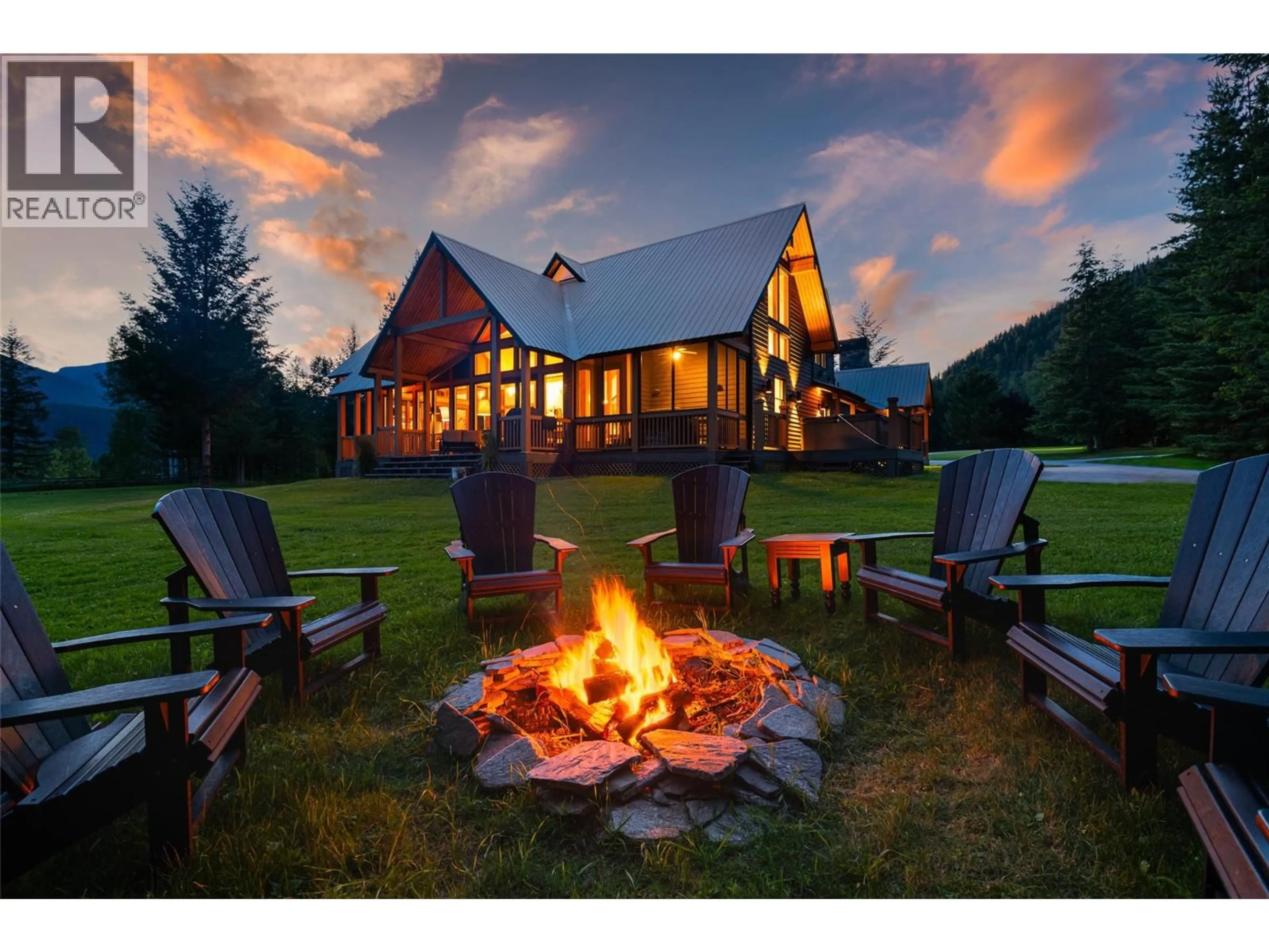 Patio, mountain view for 4785 AIRPORT WAY, Revelstoke British Columbia V0E2S3
