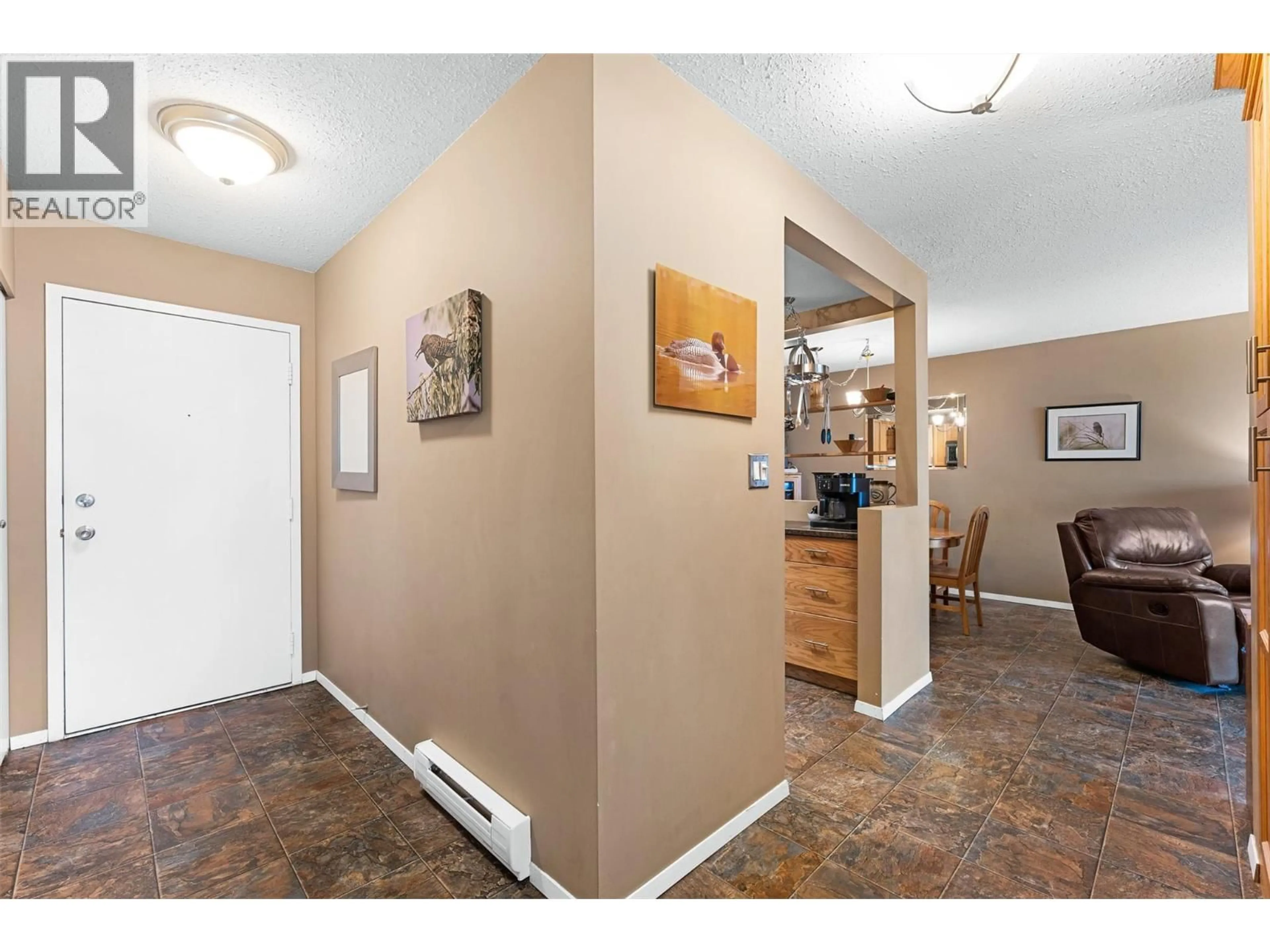 Indoor entryway for 205 - 284 YORTKTON AVENUE, Penticton British Columbia V2A3V5