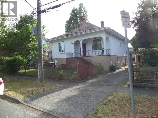 1606 BANK STREET, Victoria 2