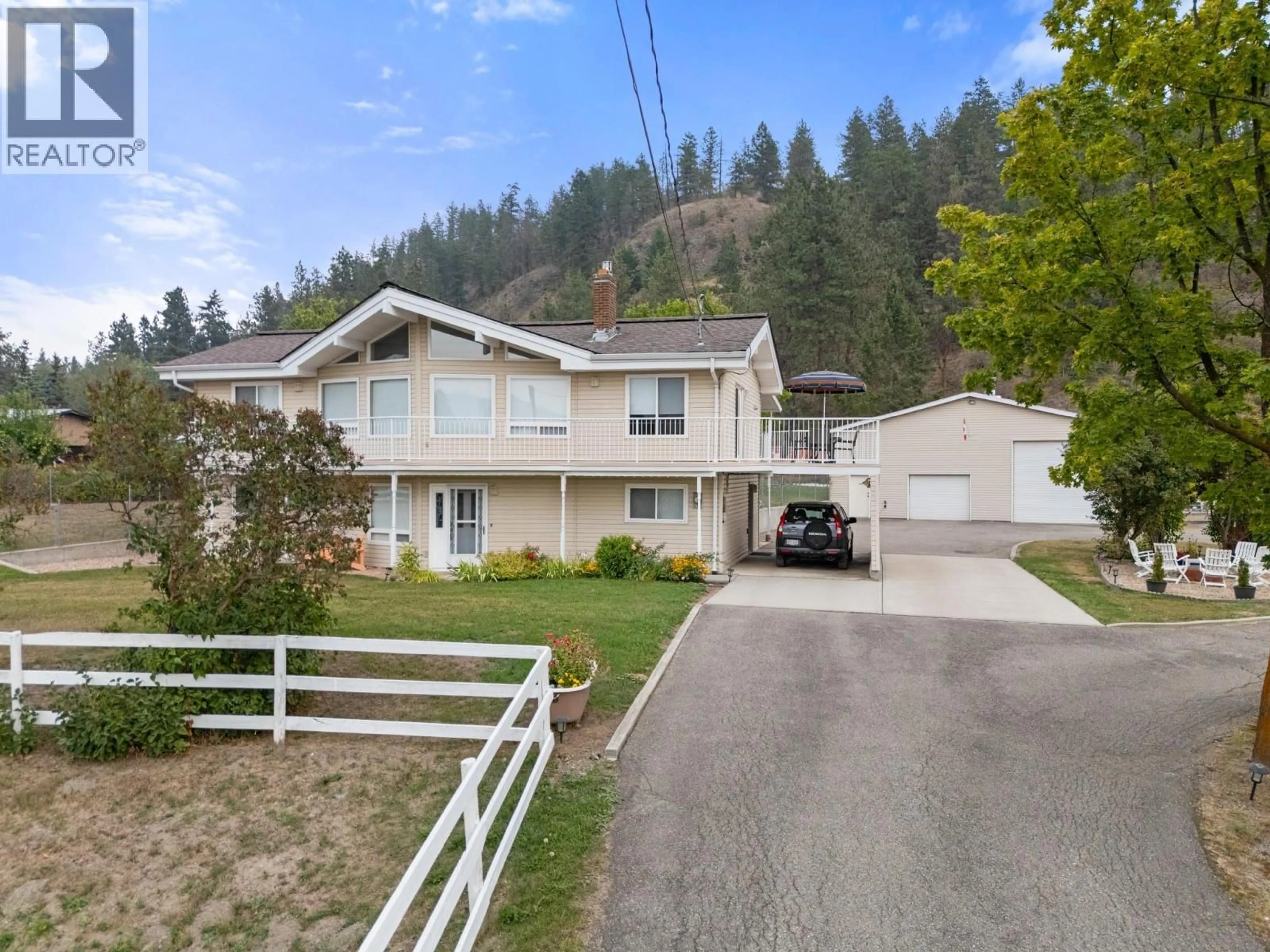 A pic from outside/outdoor area/front of a property/back of a property/a pic from drone, street for 535 CURTIS ROAD, Kelowna British Columbia V1V2G6