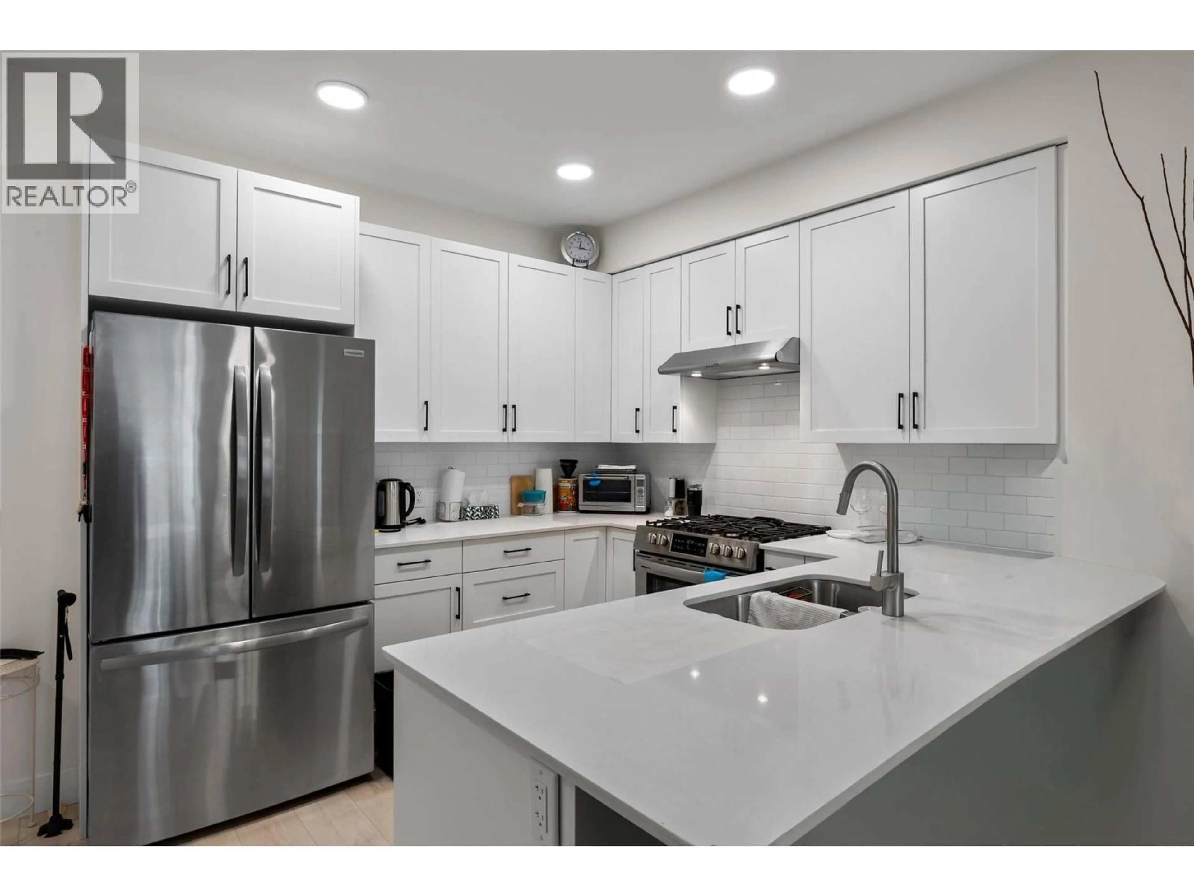 Open concept kitchen, ceramic/tile floor for 306 - 651 DUNES DRIVE, Kamloops British Columbia V2H1T7