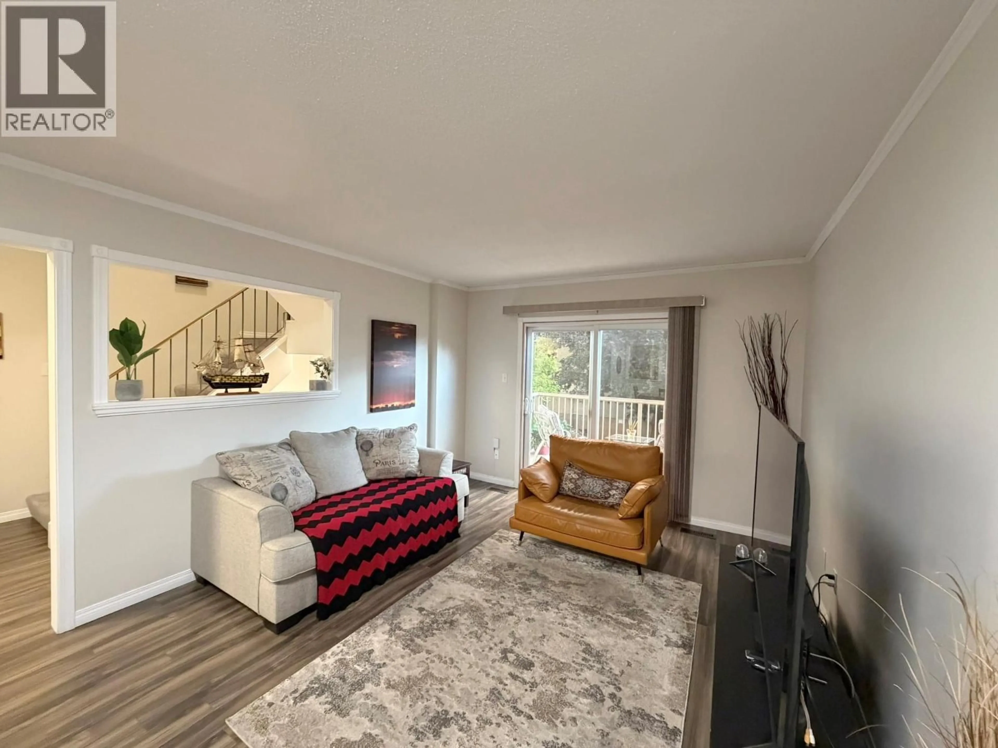 Living room with furniture, wood/laminate floor for 58 - 1469 SPRINGHILL DRIVE, Kamloops British Columbia V2E1H5