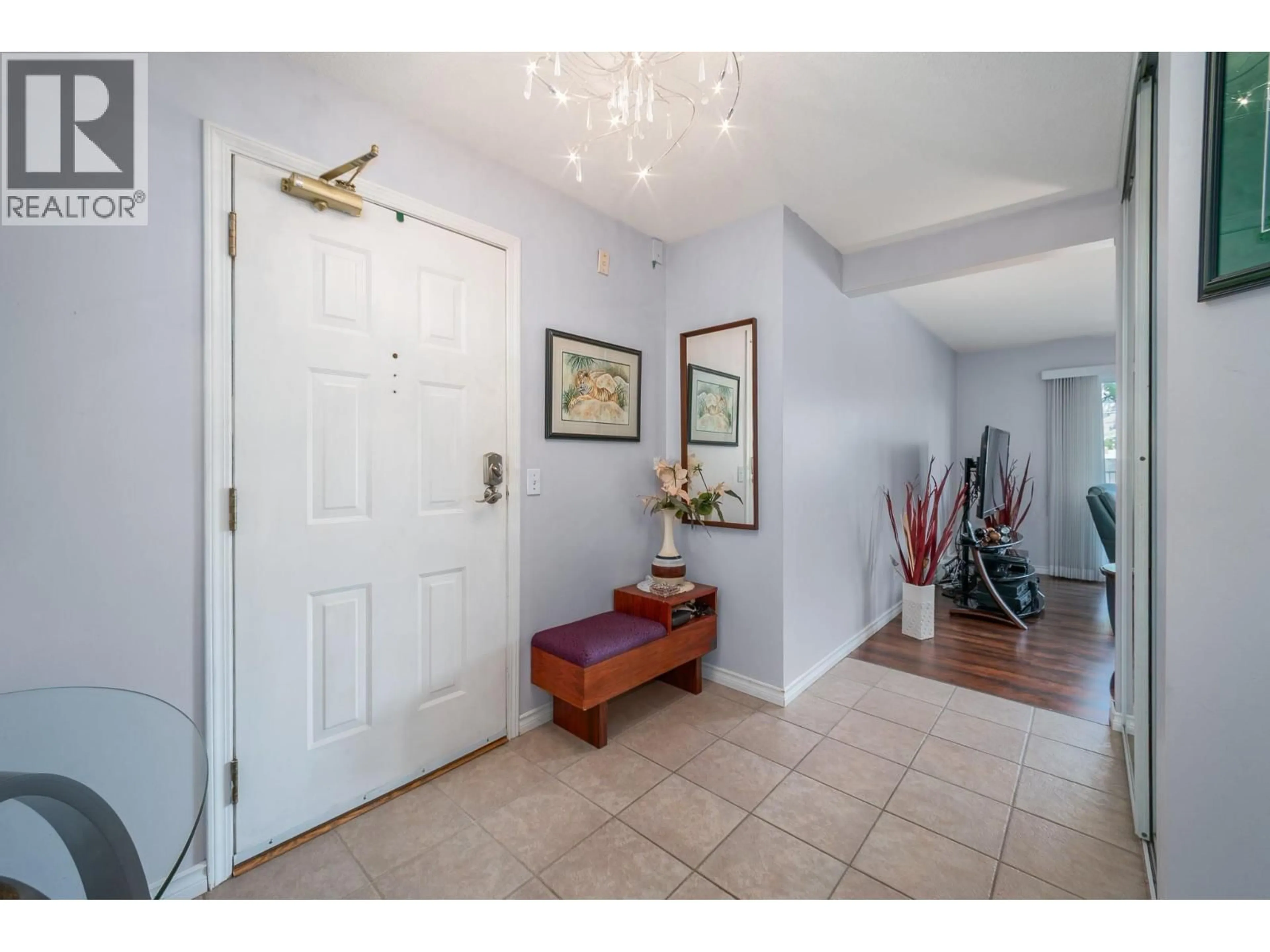 Indoor entryway for 103 - 878 BERNARD AVENUE, Kelowna British Columbia V1Y6P5