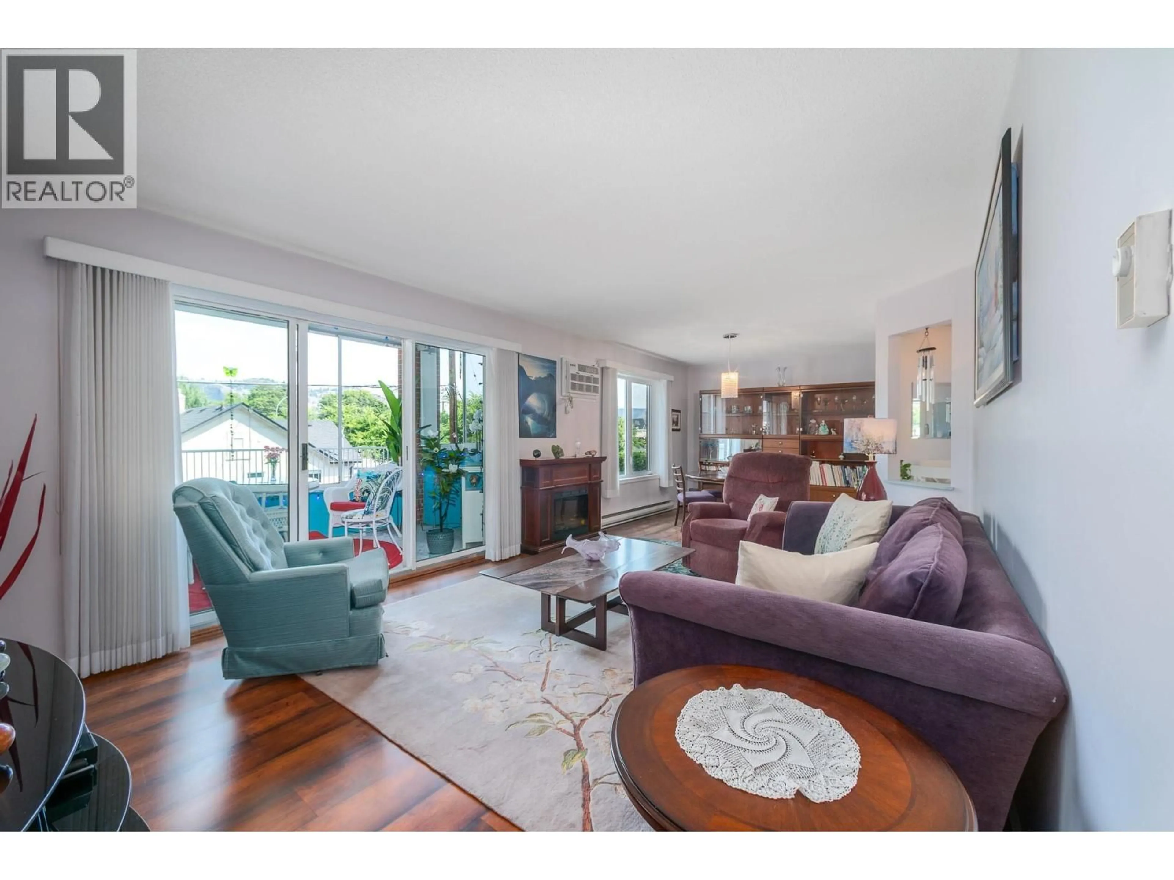 Living room with furniture, wood/laminate floor for 103 - 878 BERNARD AVENUE, Kelowna British Columbia V1Y6P5