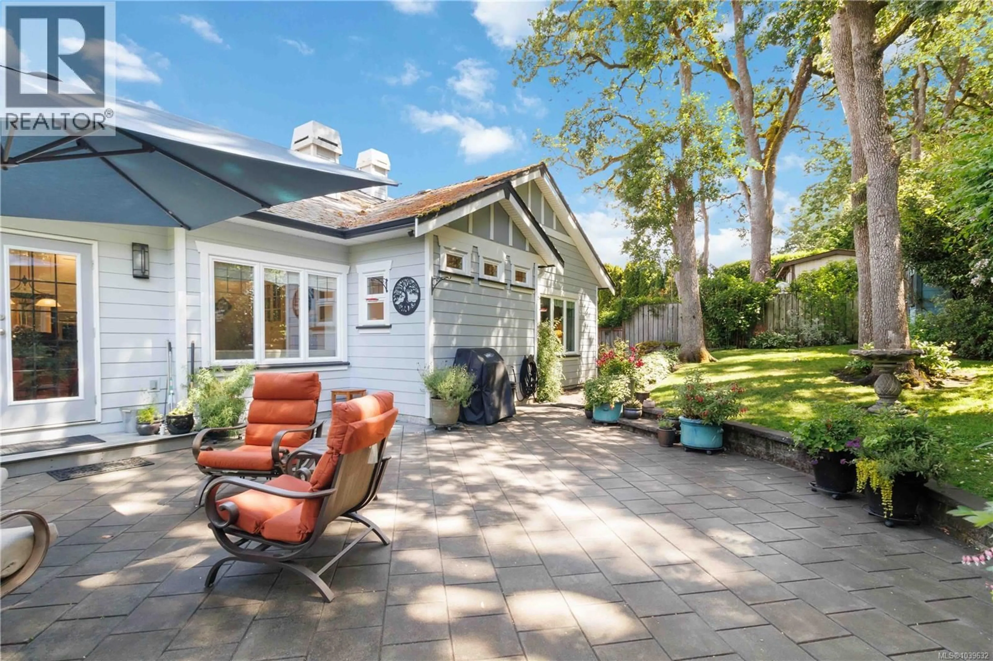 Patio, street for 783 ROGERS WAY, Saanich British Columbia V8X5L1
