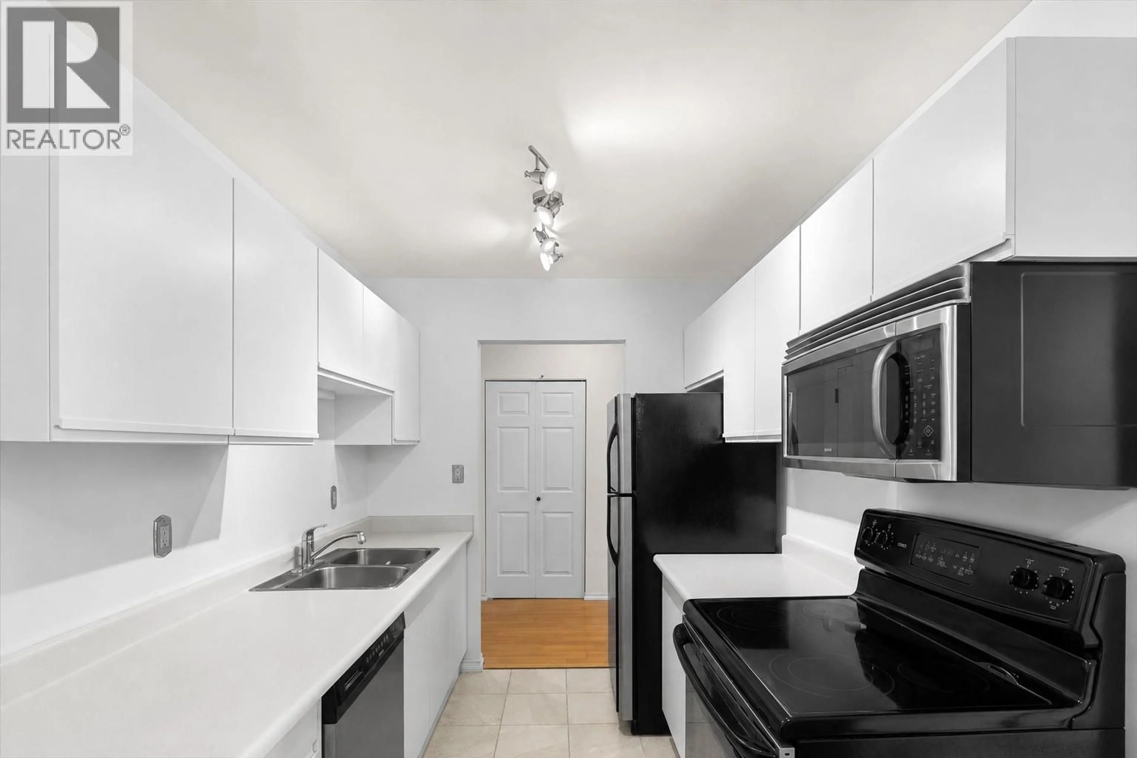 Standard kitchen, unknown for 307 - 1056 BERNARD AVENUE, Kelowna British Columbia V1Y8L7