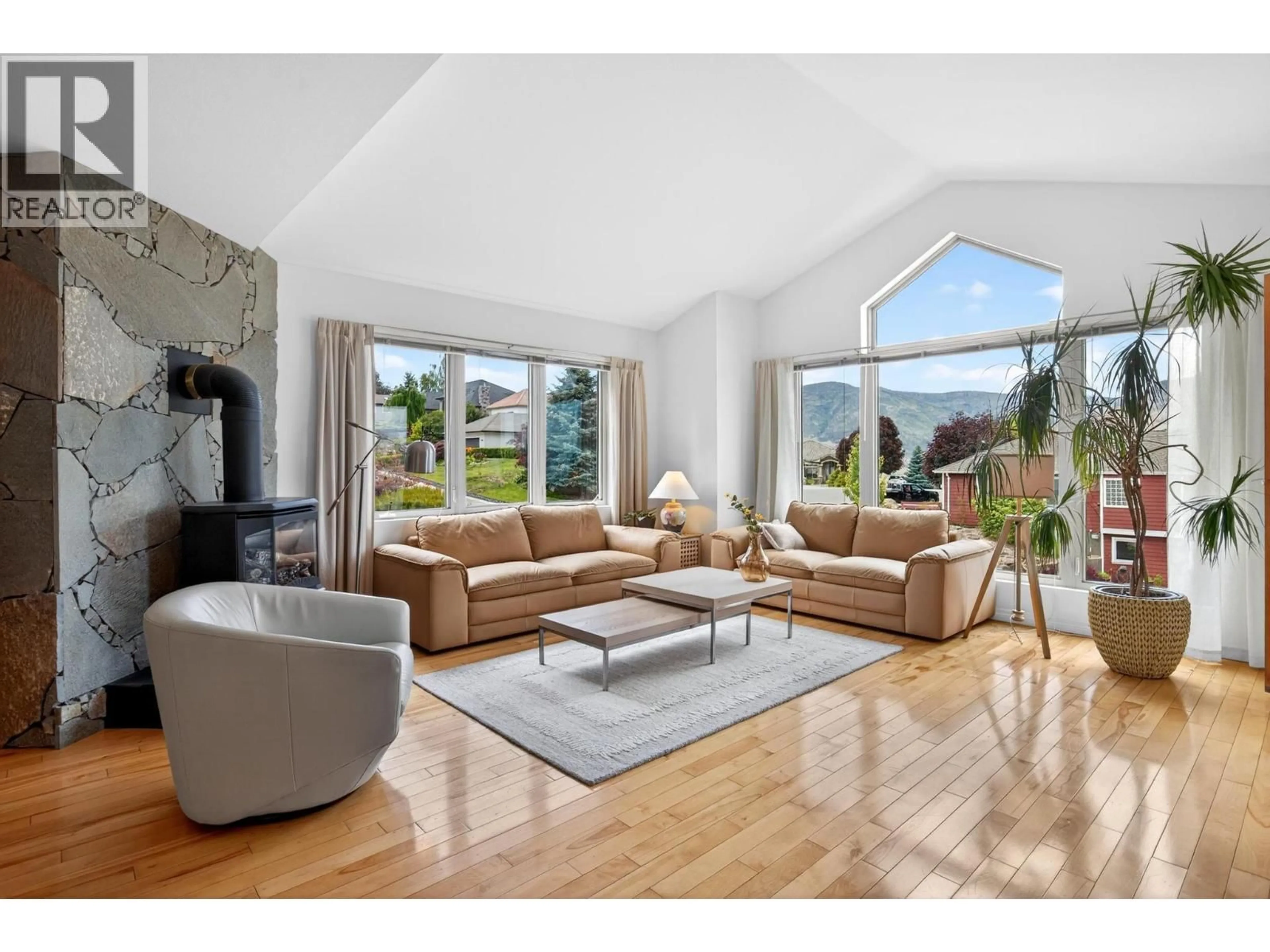 Living room with furniture, unknown for 183 MAGIC DRIVE, Kelowna British Columbia V1V1N2