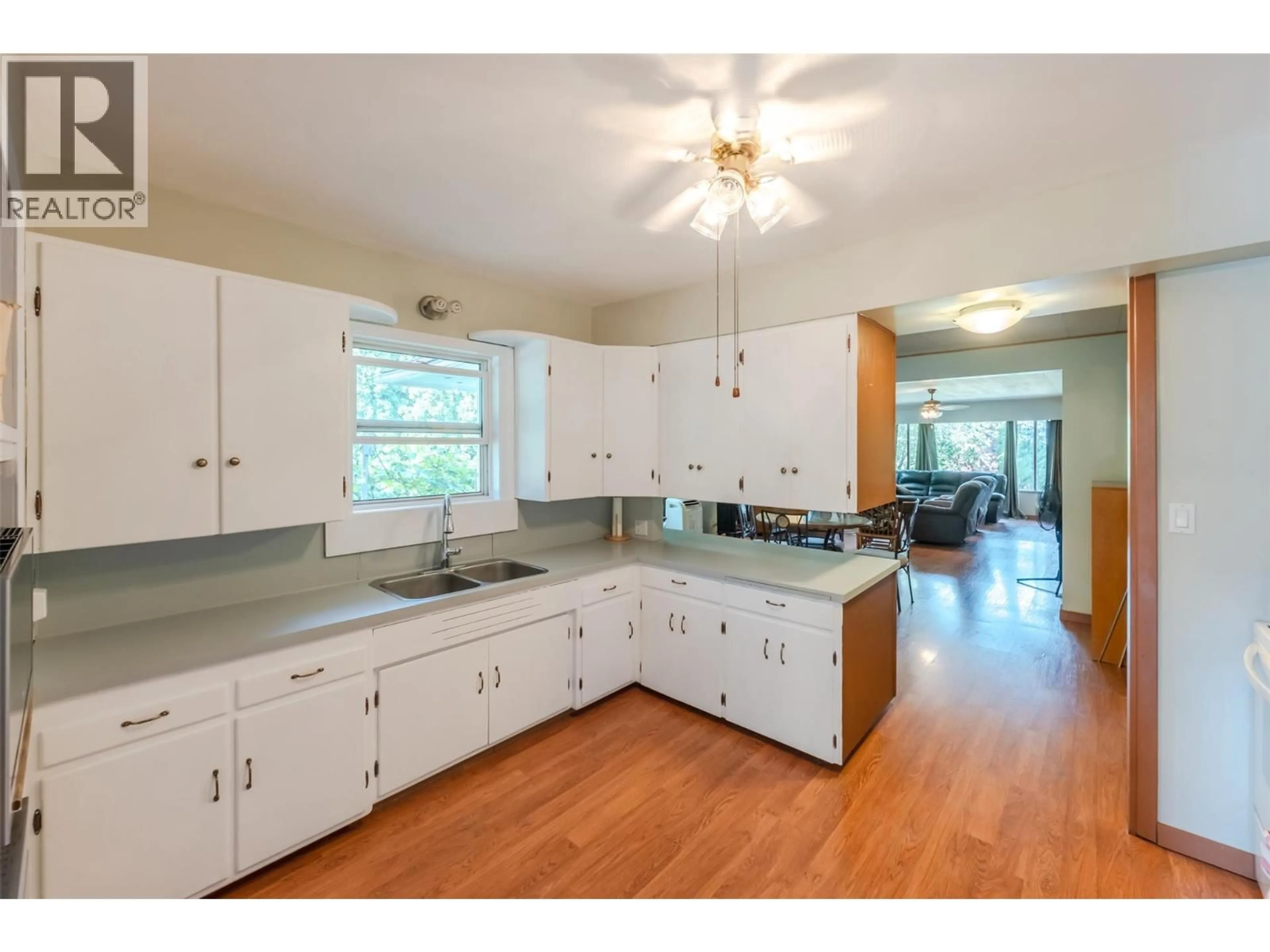 Open concept kitchen, unknown for 5401 HIGHWAY 97 OTHER, Oliver British Columbia V0H1T1