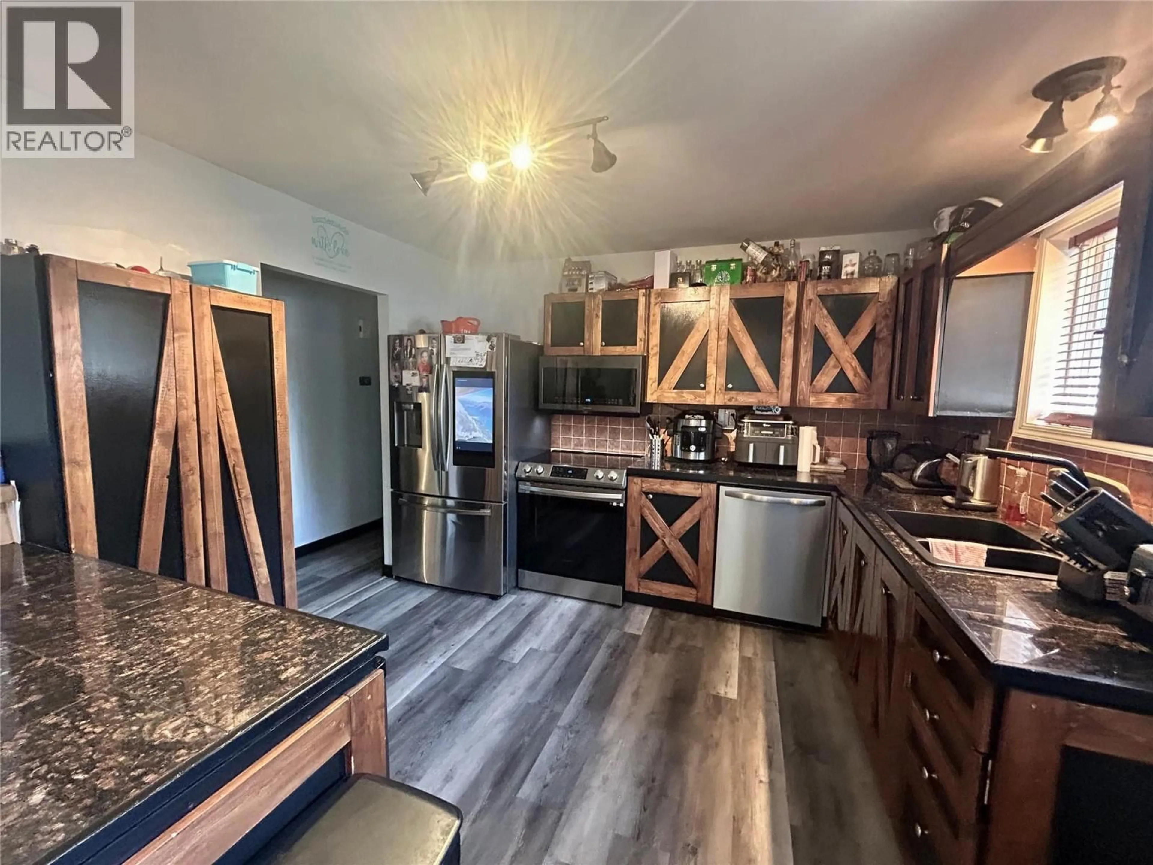 Open concept kitchen, unknown for 101 MURRAY DRIVE, Tumbler Ridge British Columbia V0C2W0