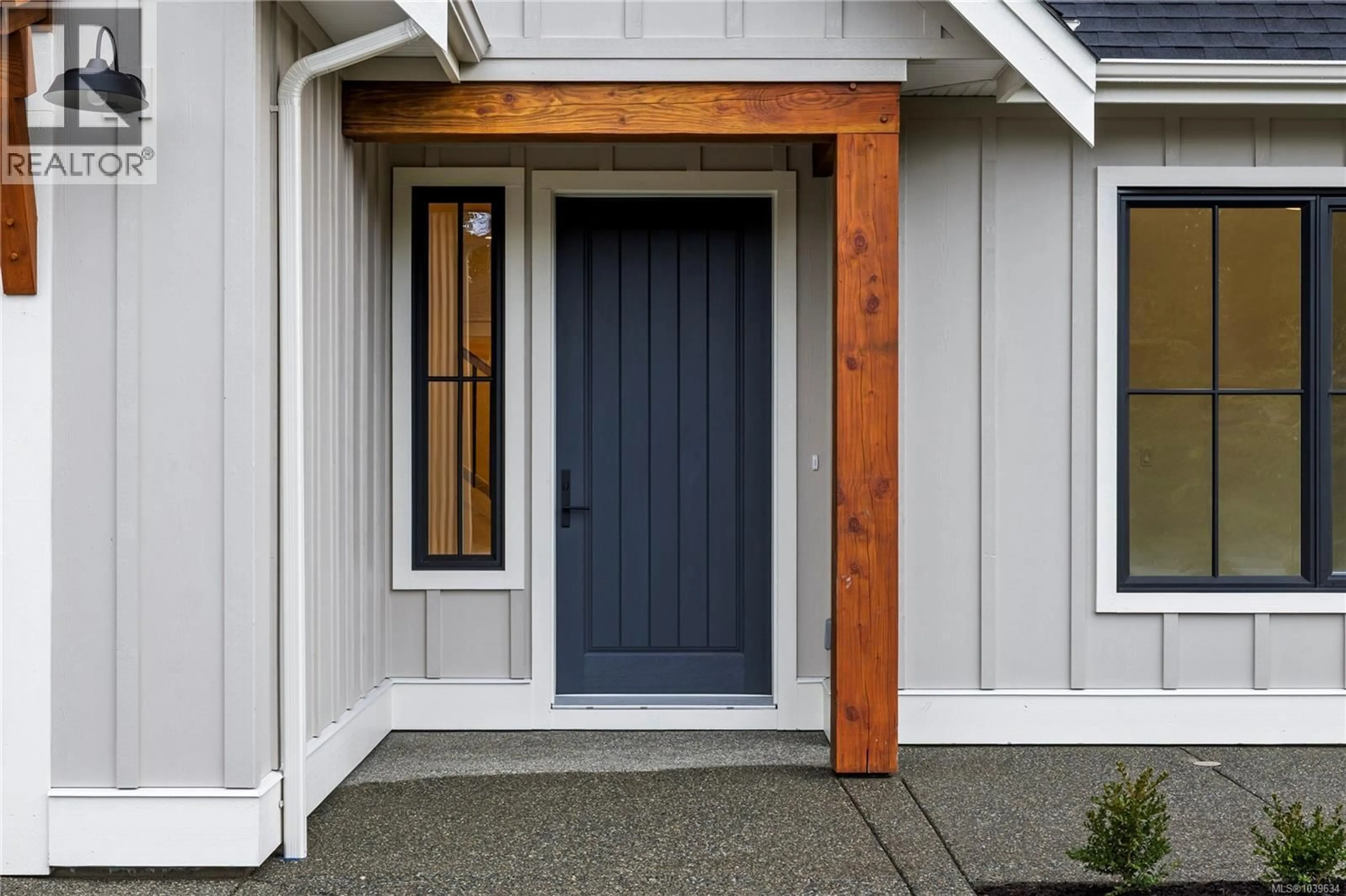 Indoor entryway for 318 WILLOW STREET, Parksville British Columbia V9P1C7