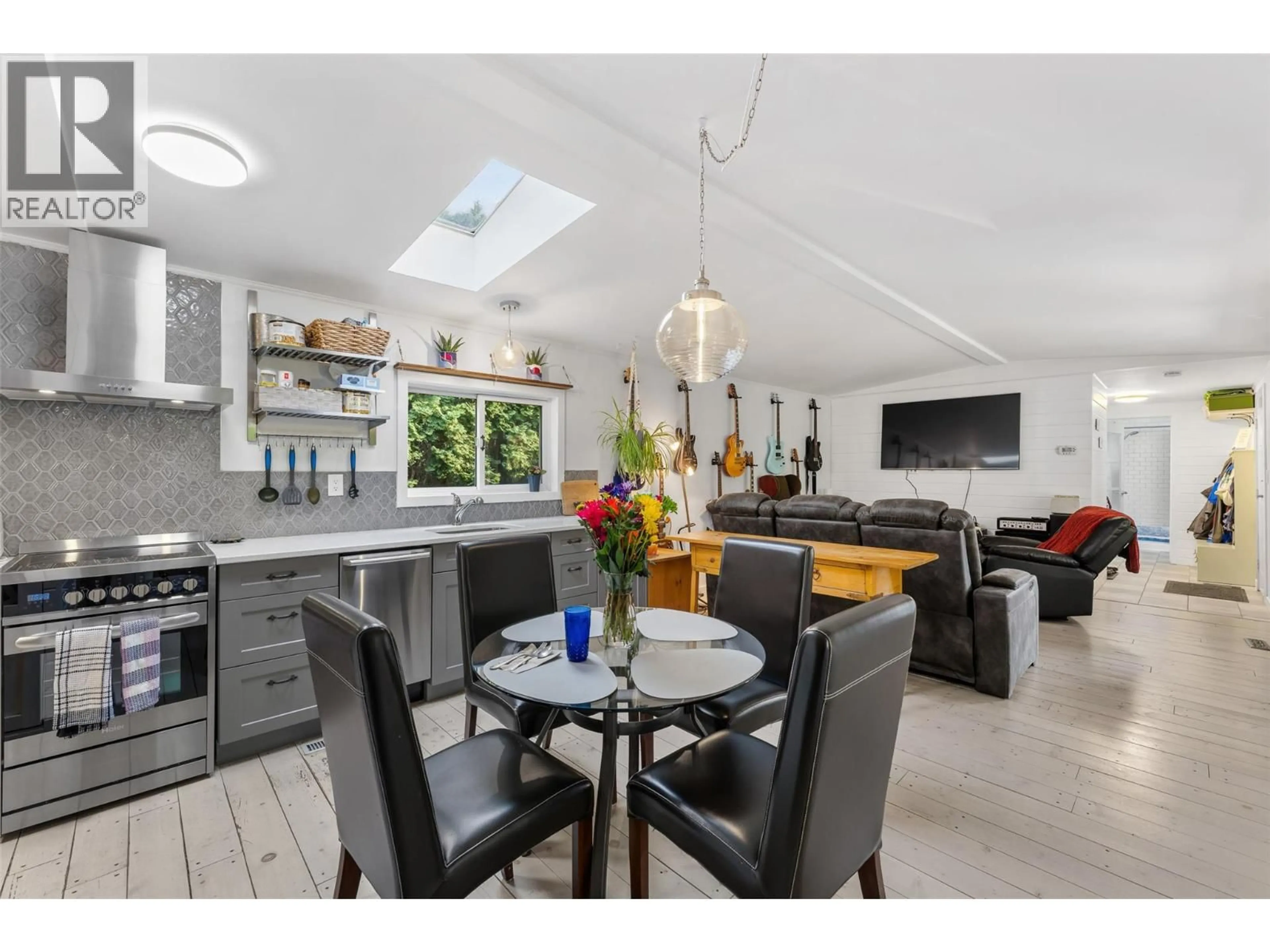 Open concept kitchen, ceramic/tile floor for 12 - 610 KATHERINE ROAD, Kelowna British Columbia V1Z3G2