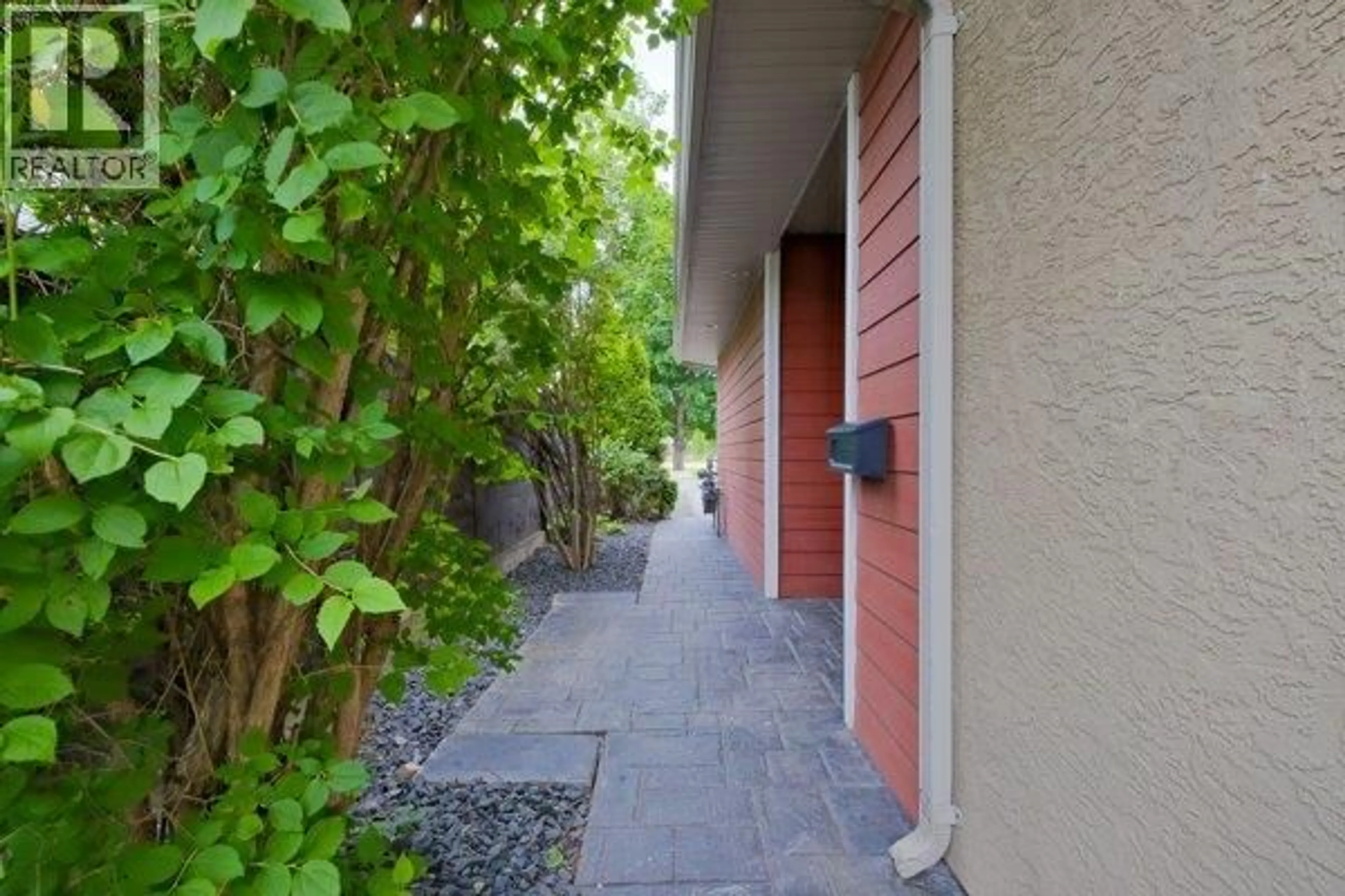 Patio, street for 755 BIRCH AVENUE, Kelowna British Columbia V1Y5H3