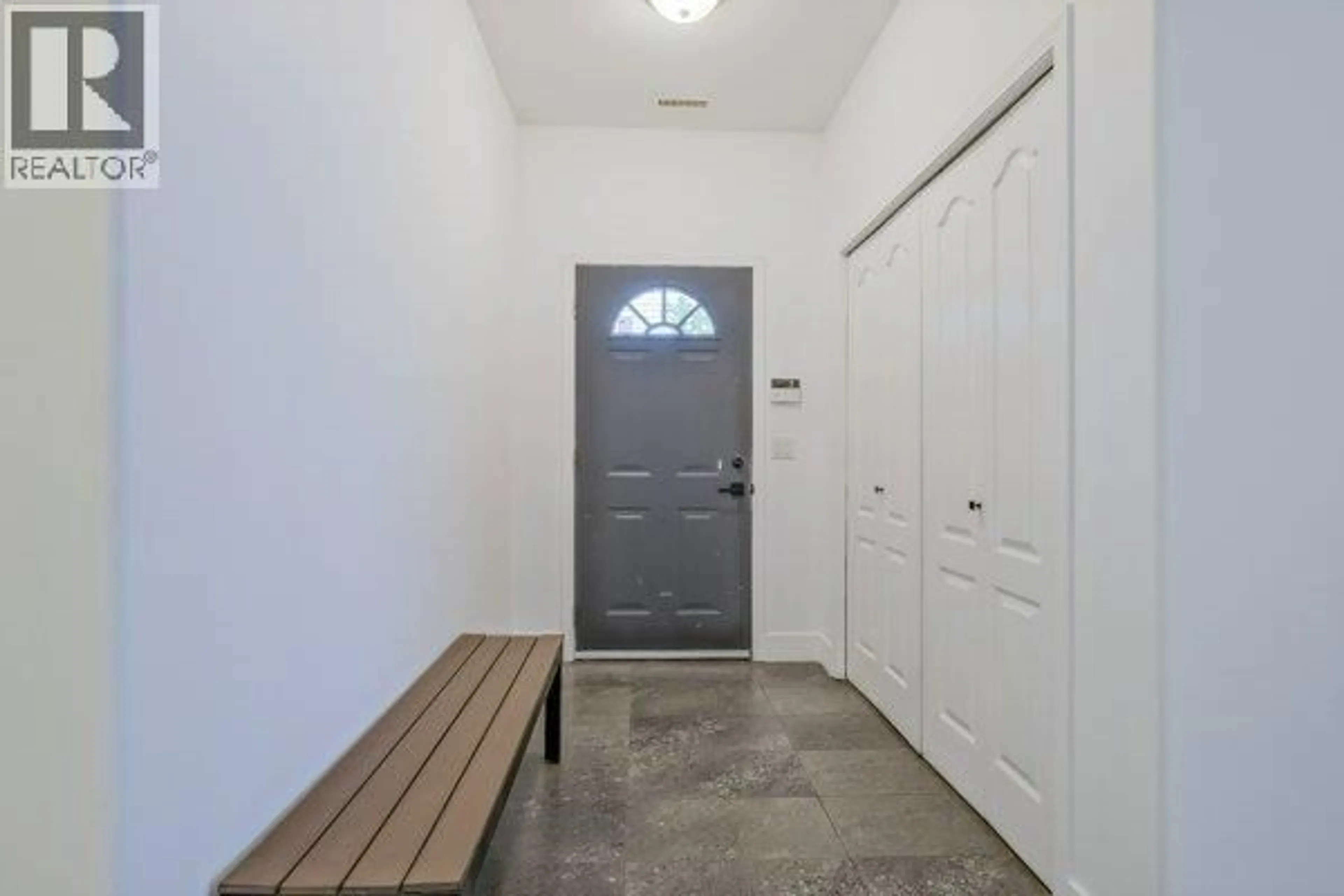 Indoor entryway for 755 BIRCH AVENUE, Kelowna British Columbia V1Y5H3