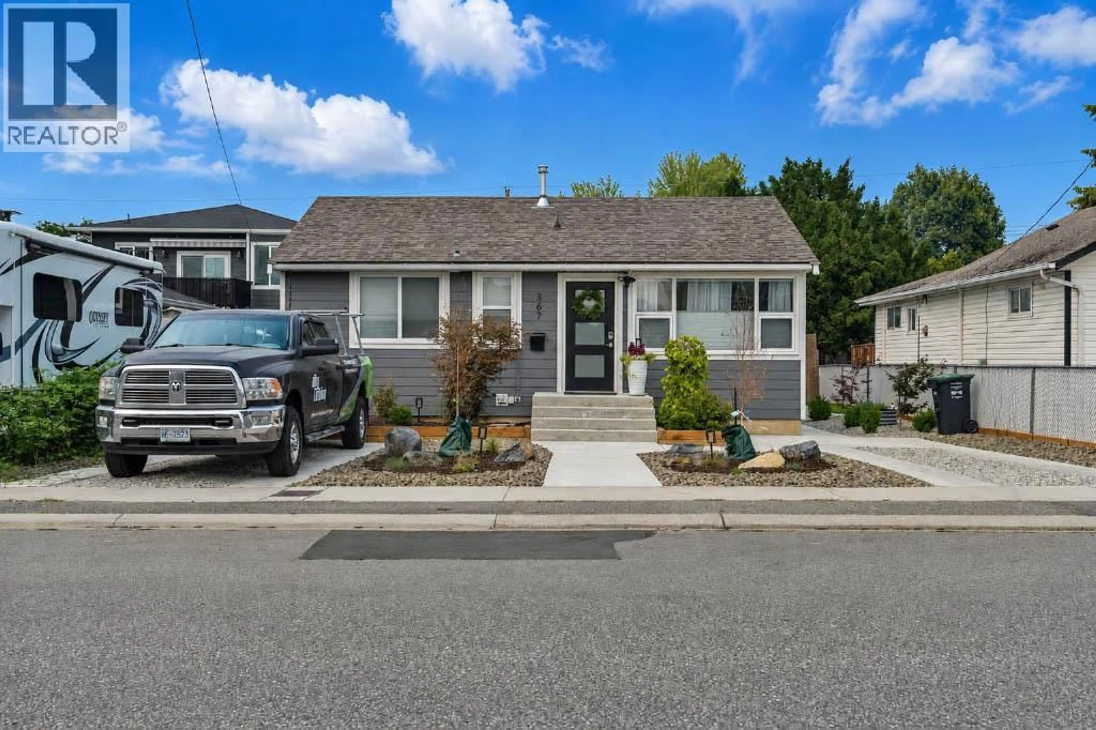 Home with vinyl exterior material, street for 367 DOUGLAS AVENUE, Penticton British Columbia V2A2V1