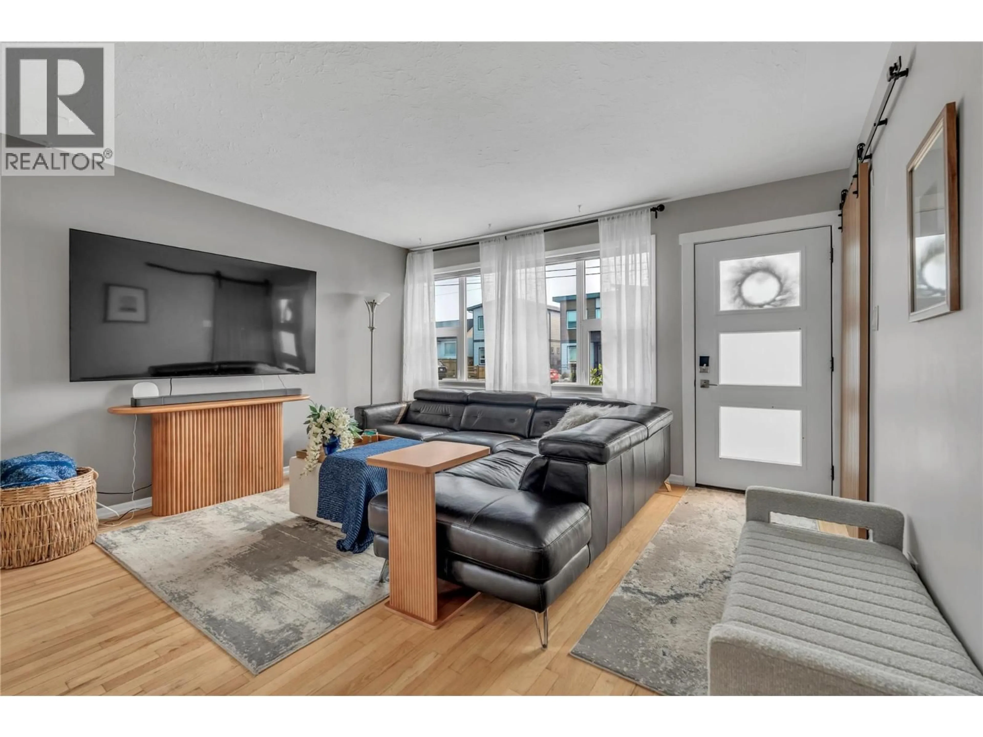 Living room with furniture, unknown for 367 DOUGLAS AVENUE, Penticton British Columbia V2A2V1