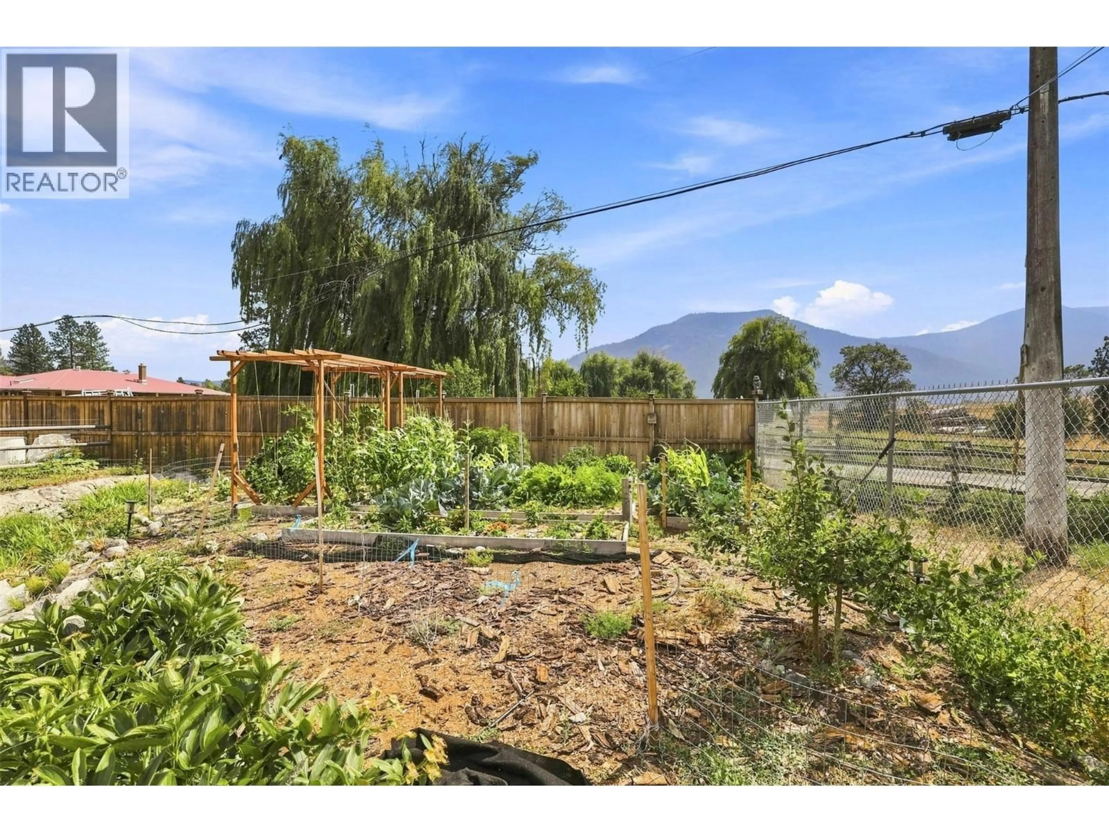 Patio, mountain view for 471 WOODWARD AVENUE, Merritt British Columbia V0K1Y0