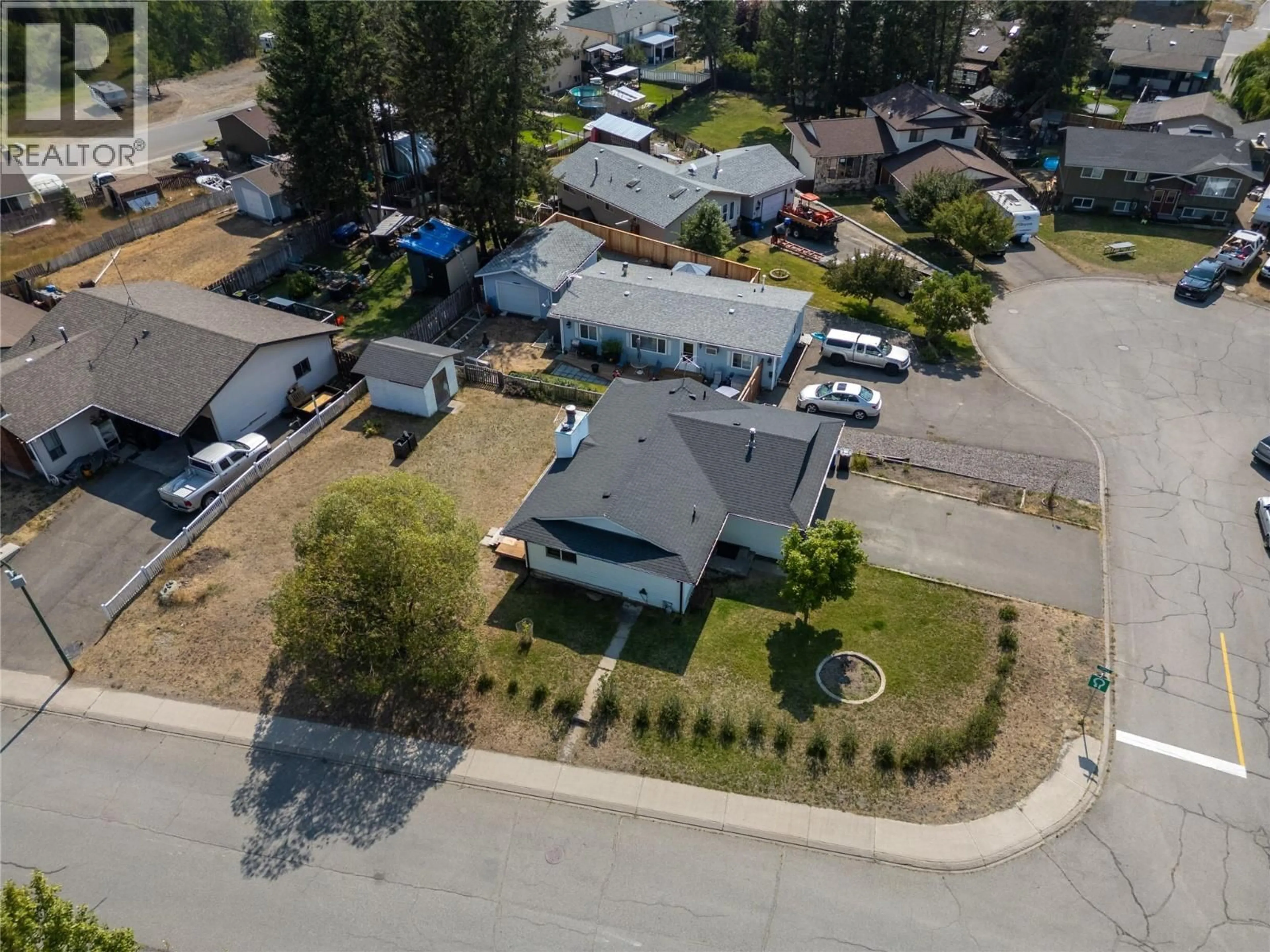 A pic from outside/outdoor area/front of a property/back of a property/a pic from drone, street for 297 CHESTNUT COURT, Logan Lake British Columbia V0K1W0