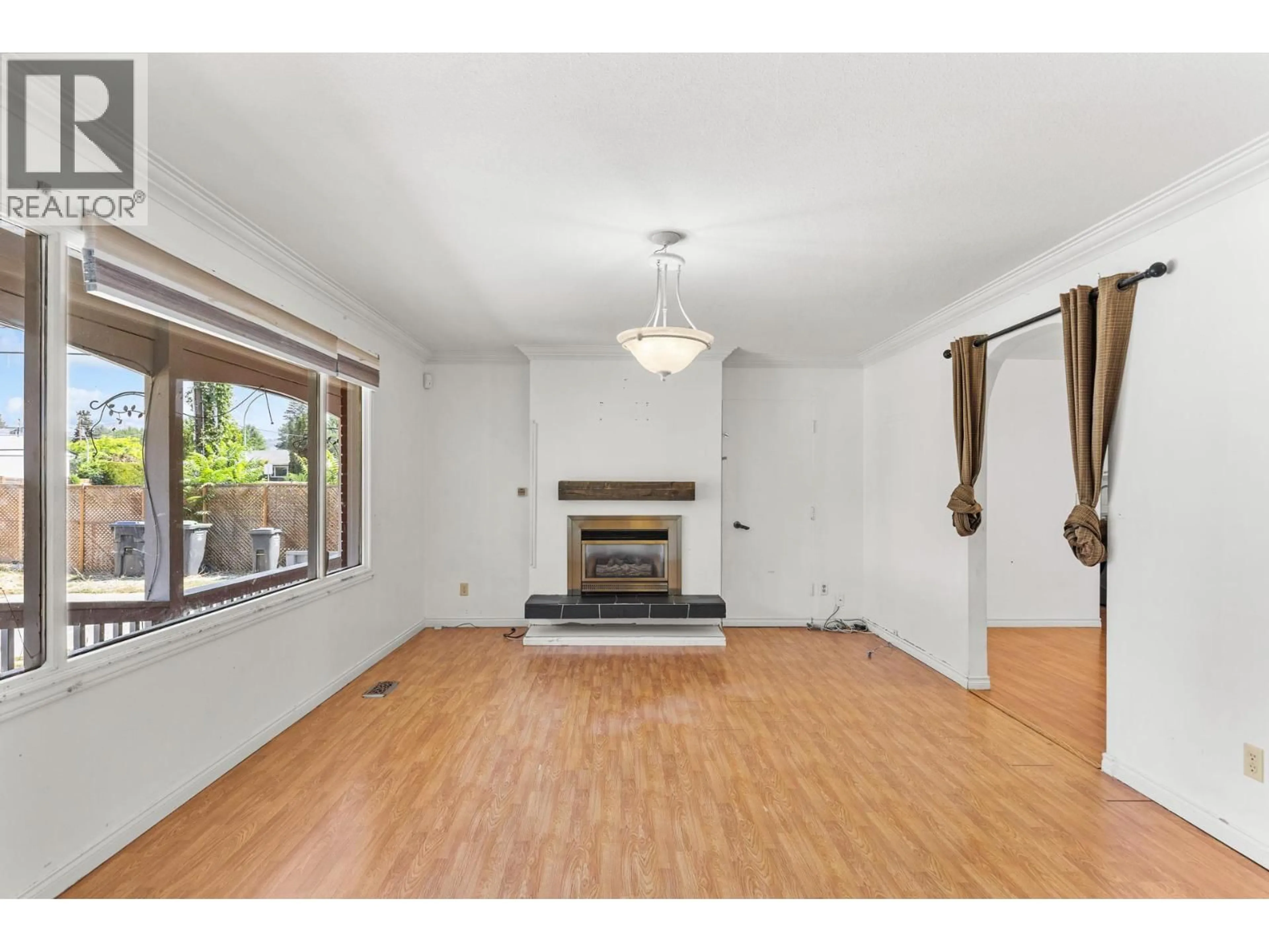 A pic of a room for 925 SUTHERLAND AVENUE, Kelowna British Columbia V1Y5X6
