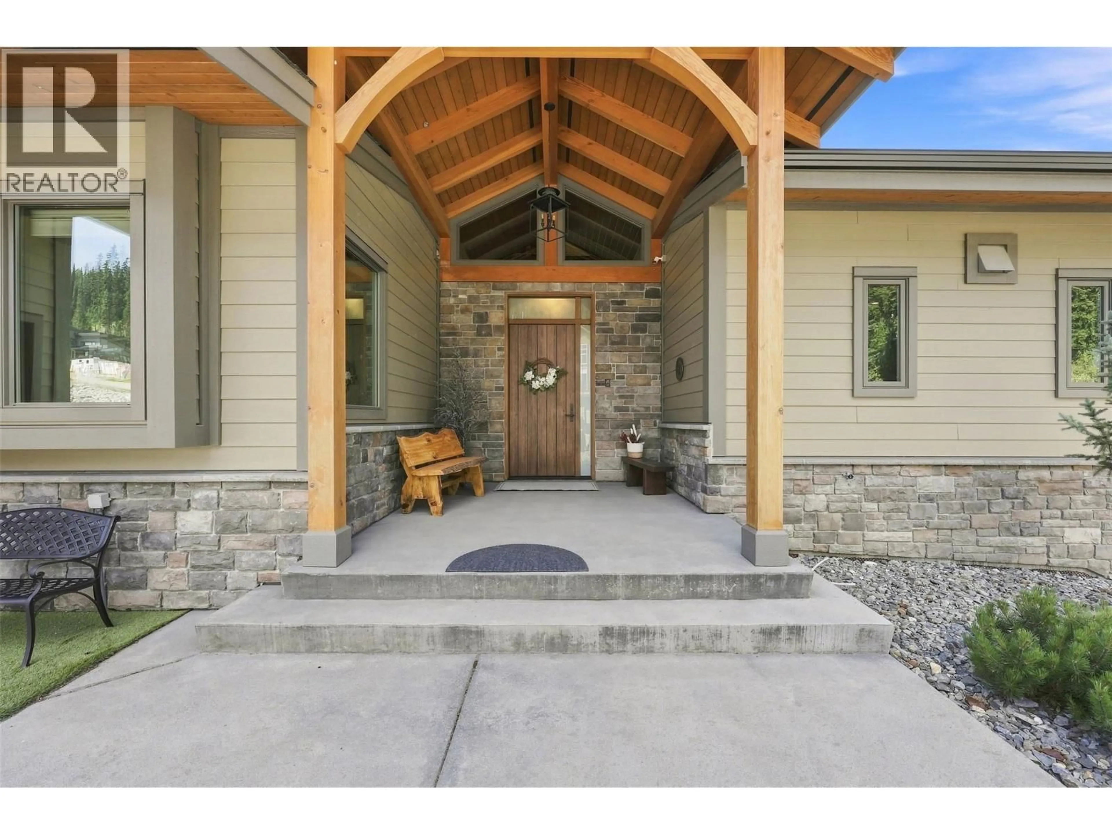 Indoor entryway for 5419 LOOKOUT RIDGE PLACE, Sun Peaks British Columbia V0E5N0