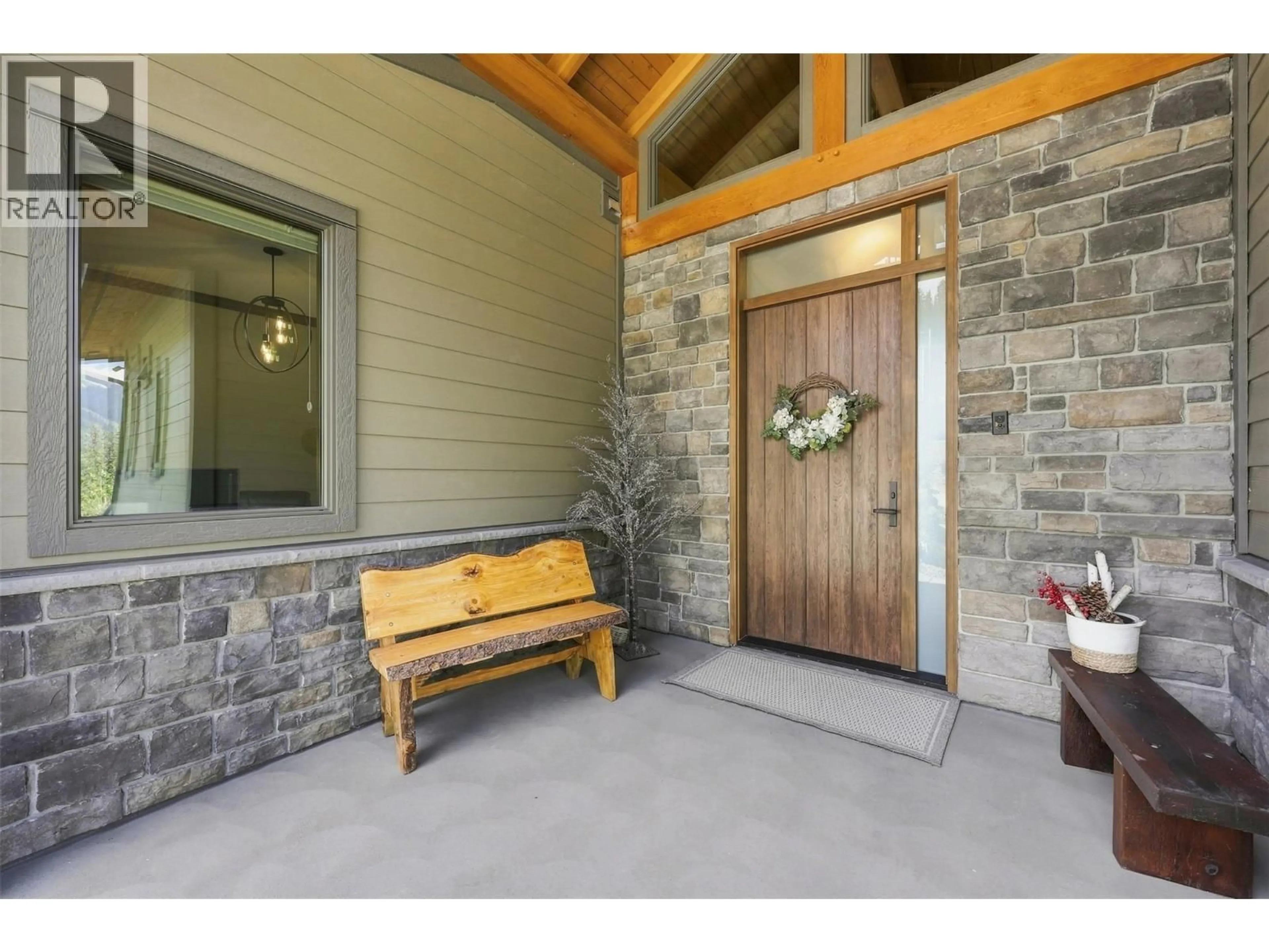 Indoor entryway for 5419 LOOKOUT RIDGE PLACE, Sun Peaks British Columbia V0E5N0