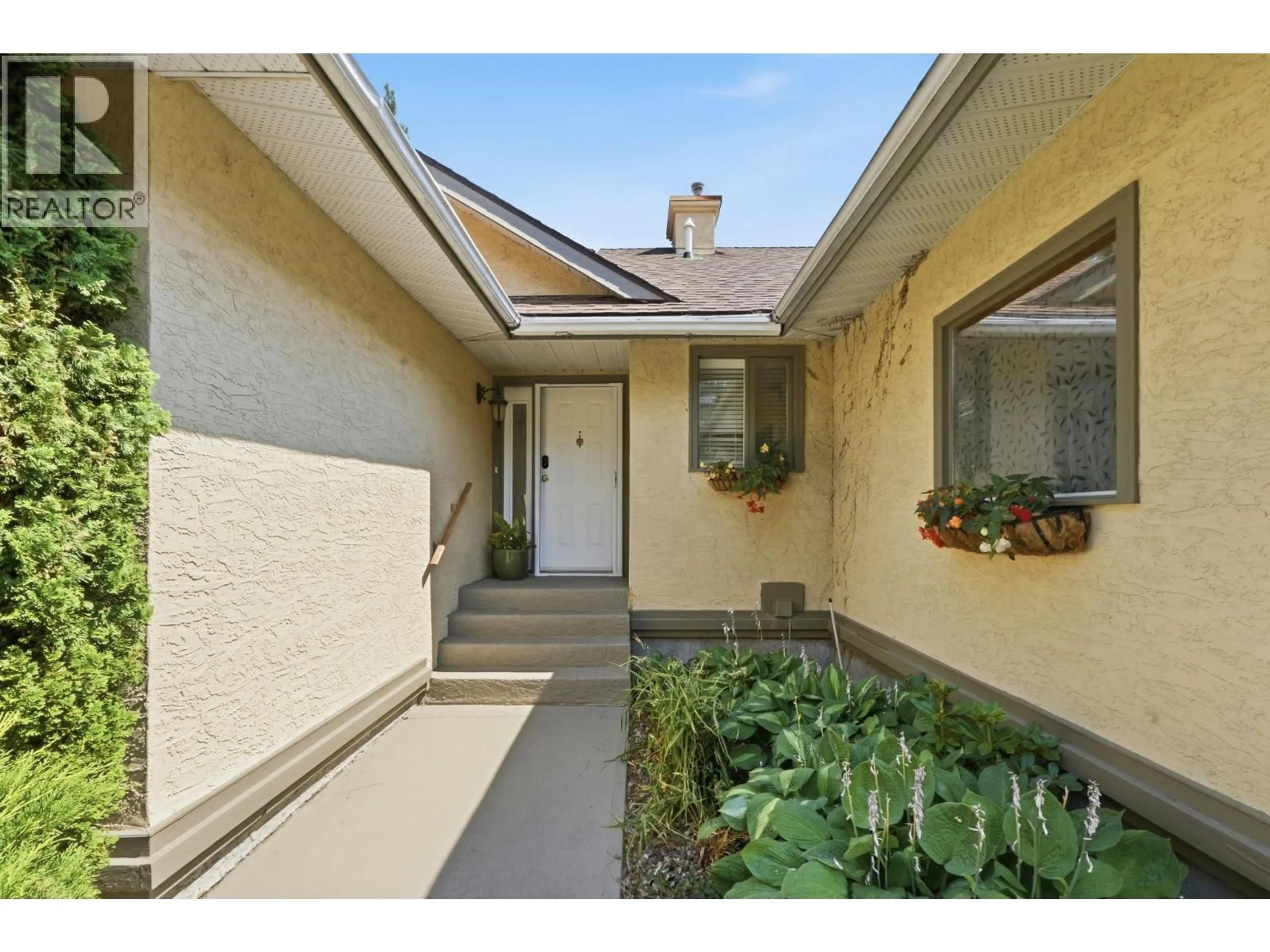 Indoor entryway for 1977 COVINGTON CRESCENT, West Kelowna British Columbia V1Z3M2