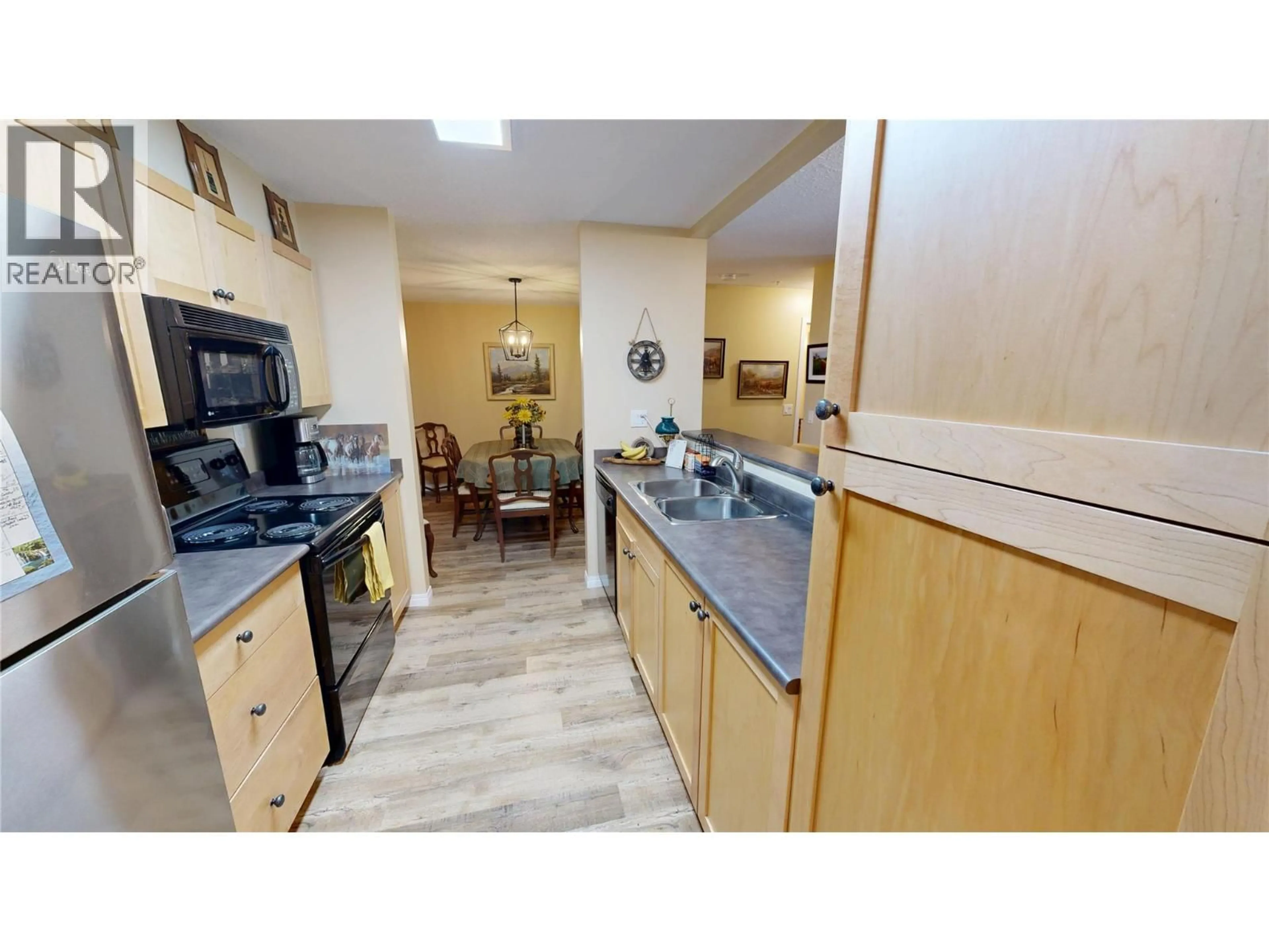 Standard kitchen, unknown for 204 - 4765 FORSTERS LANDING ROAD, Radium Hot Springs British Columbia V0A1M0